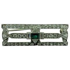 Antique Art Deco Diamond and Emerald Brooch in Platinum, circa 1920