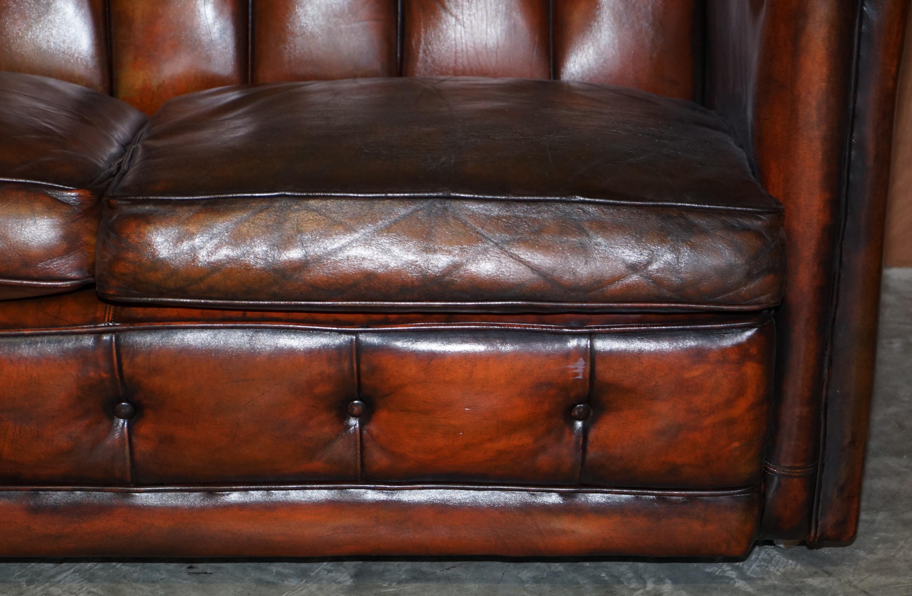 Art-Déco-Suite aus braunem Chesterfield-Leder, vollständig restauriert, um 1920 (Handgefertigt) im Angebot