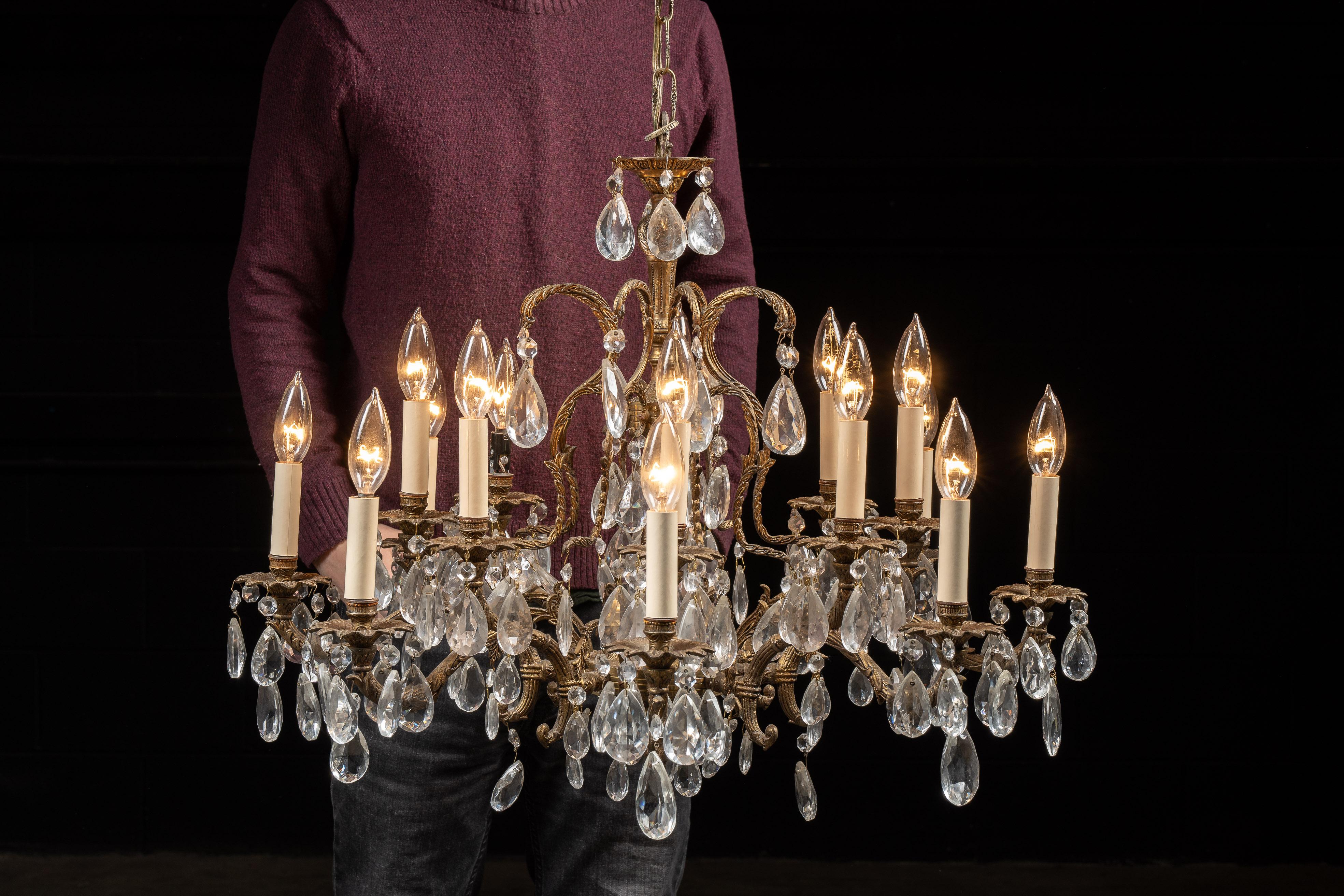 lampadario Art Nouveau in ottone e cristallo del 1920 circa in vendita 7