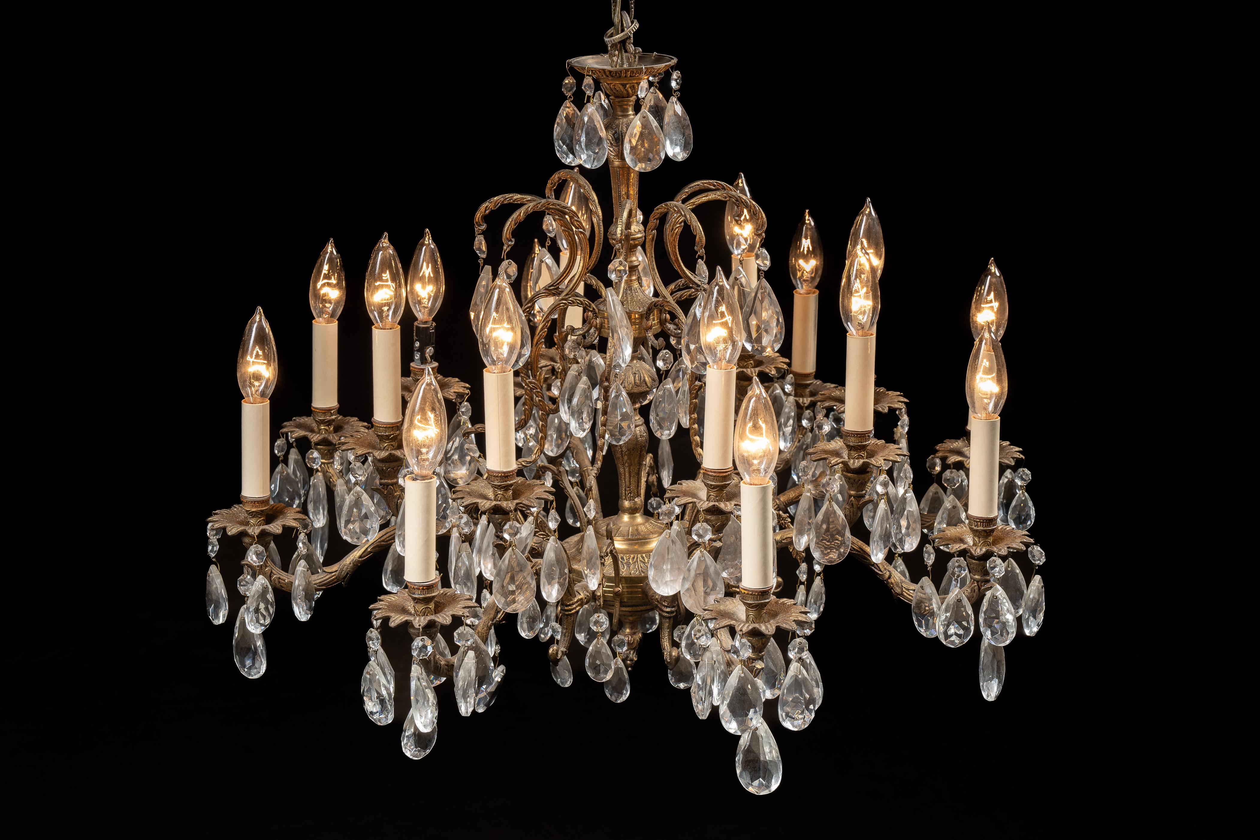 Americano lampadario Art Nouveau in ottone e cristallo del 1920 circa in vendita