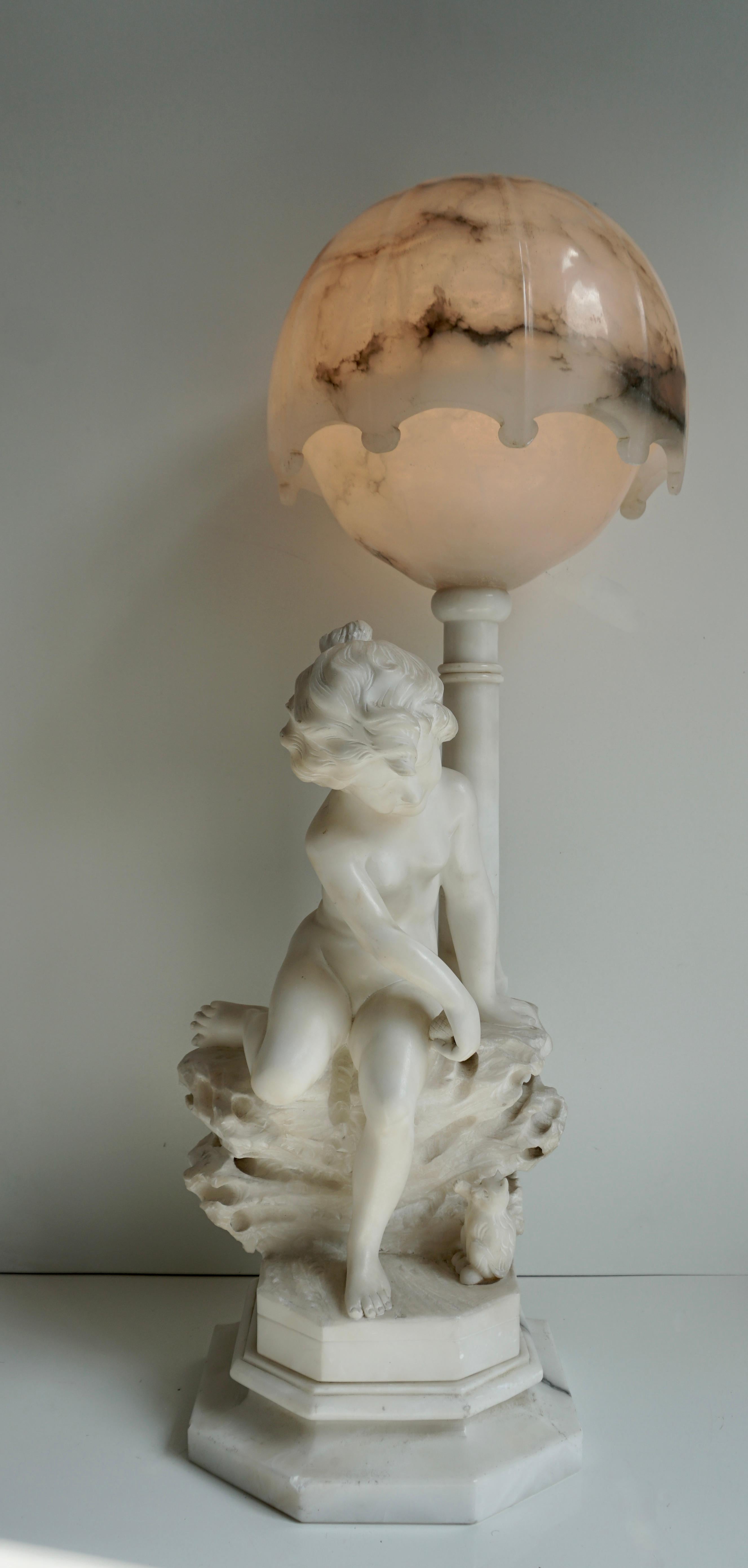 Circa 1920 Carved Alabaster Figural Lamp on Onxy Base In Good Condition For Sale In Antwerp, BE