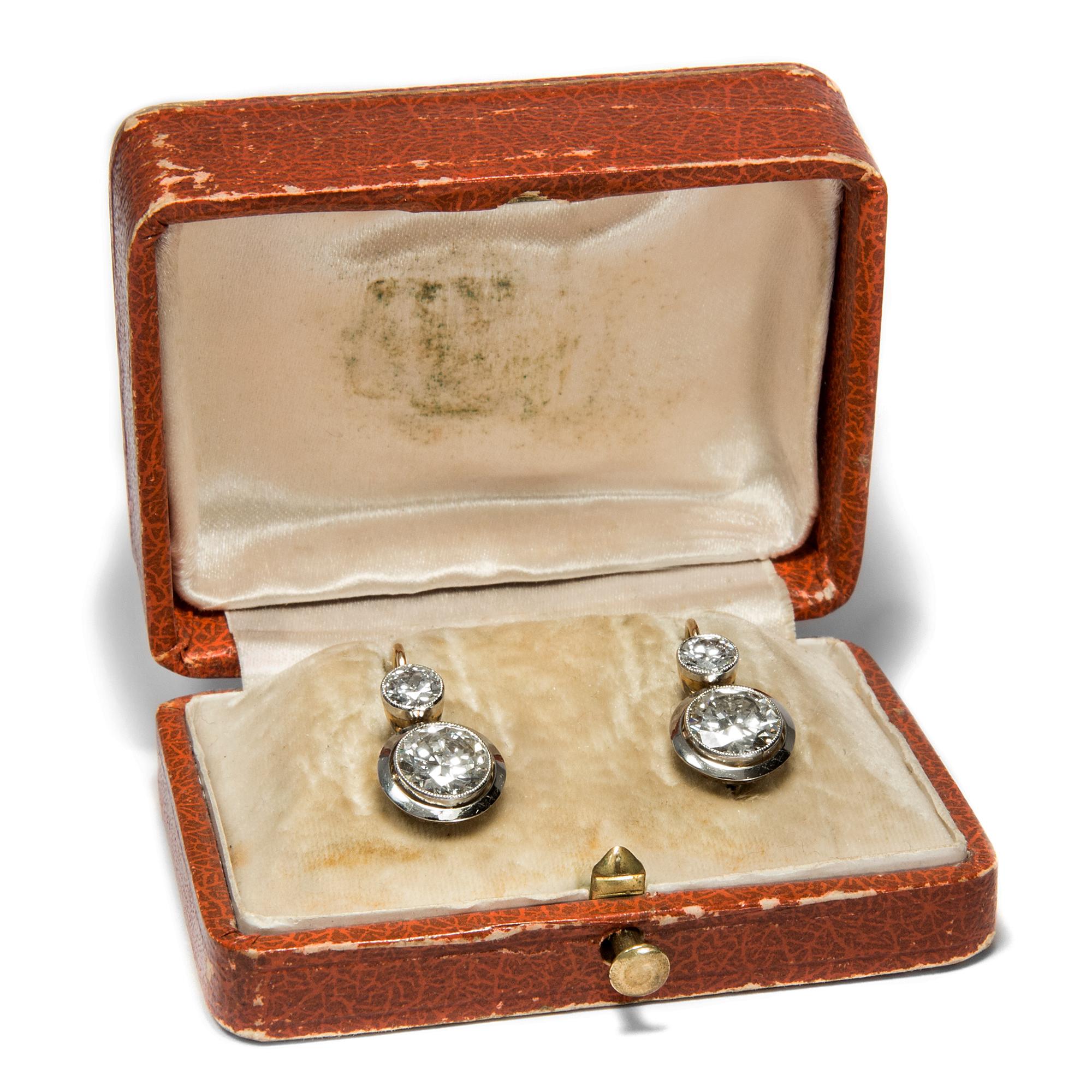 Certified 3.16 Carat Old European Cut Diamond Gold Platinum Earrings, circa 1920 2