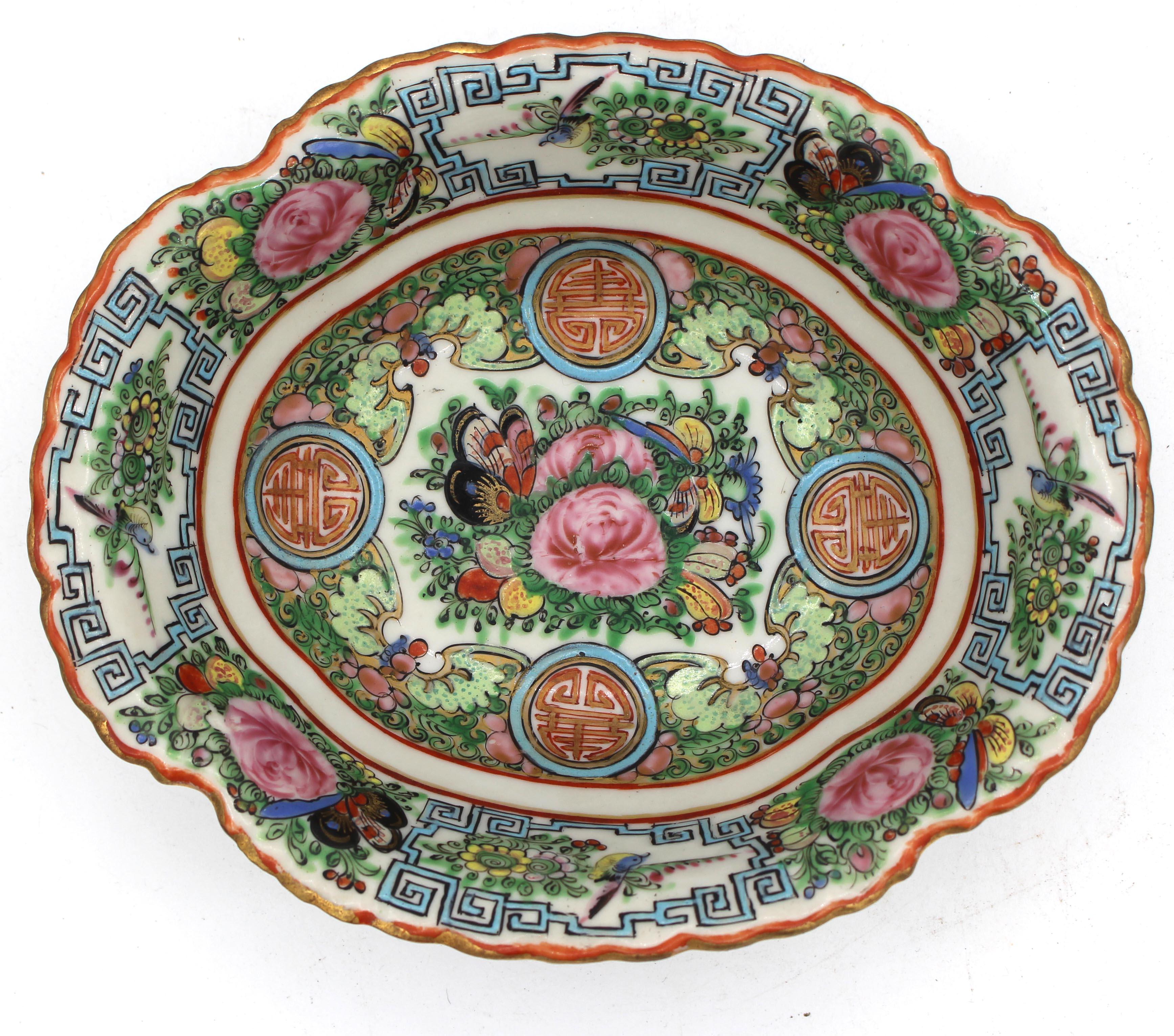 Circa 1920 Chinese Export Rose Canton Nest of 3 Oval Serving Bowls 3