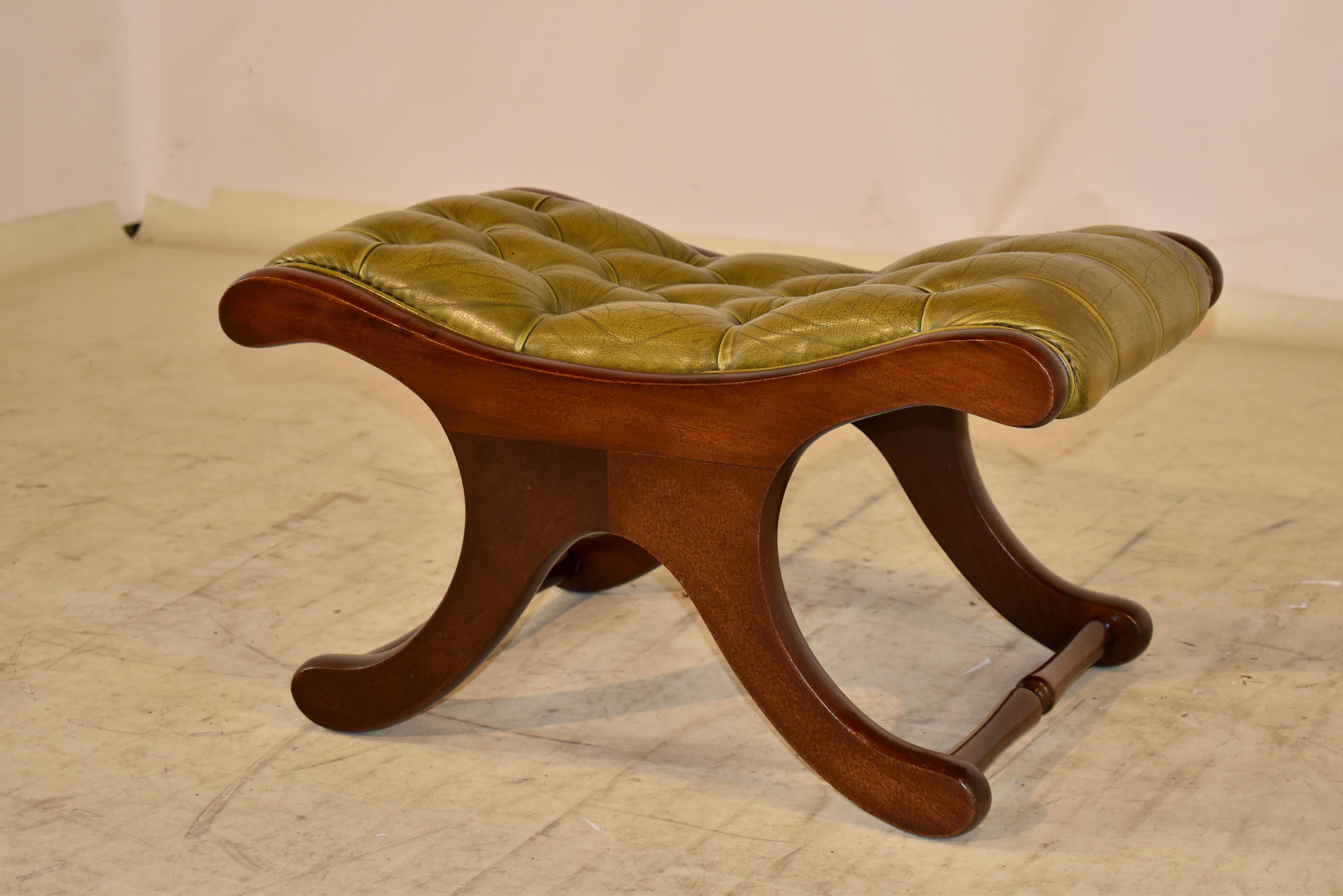 Early 20th Century circa 1920 English Mahogany Chesterfield Stool For Sale