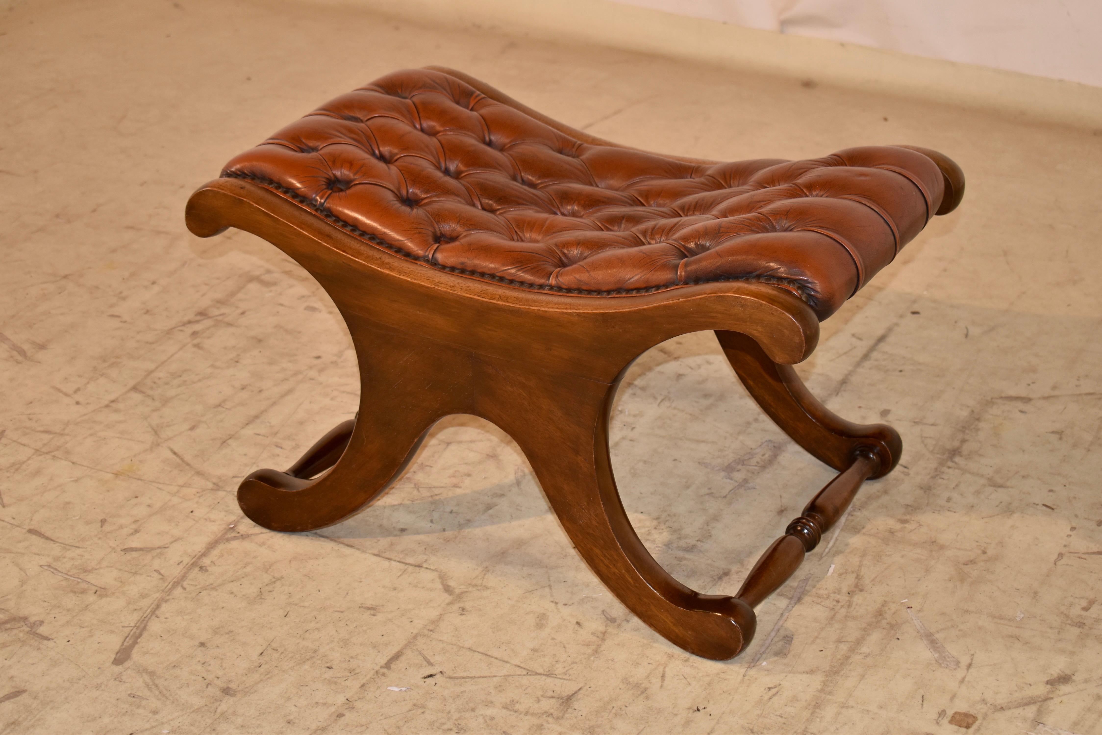 Circa 1920 English Mahogany Chesterfield Stool im Zustand „Gut“ im Angebot in High Point, NC