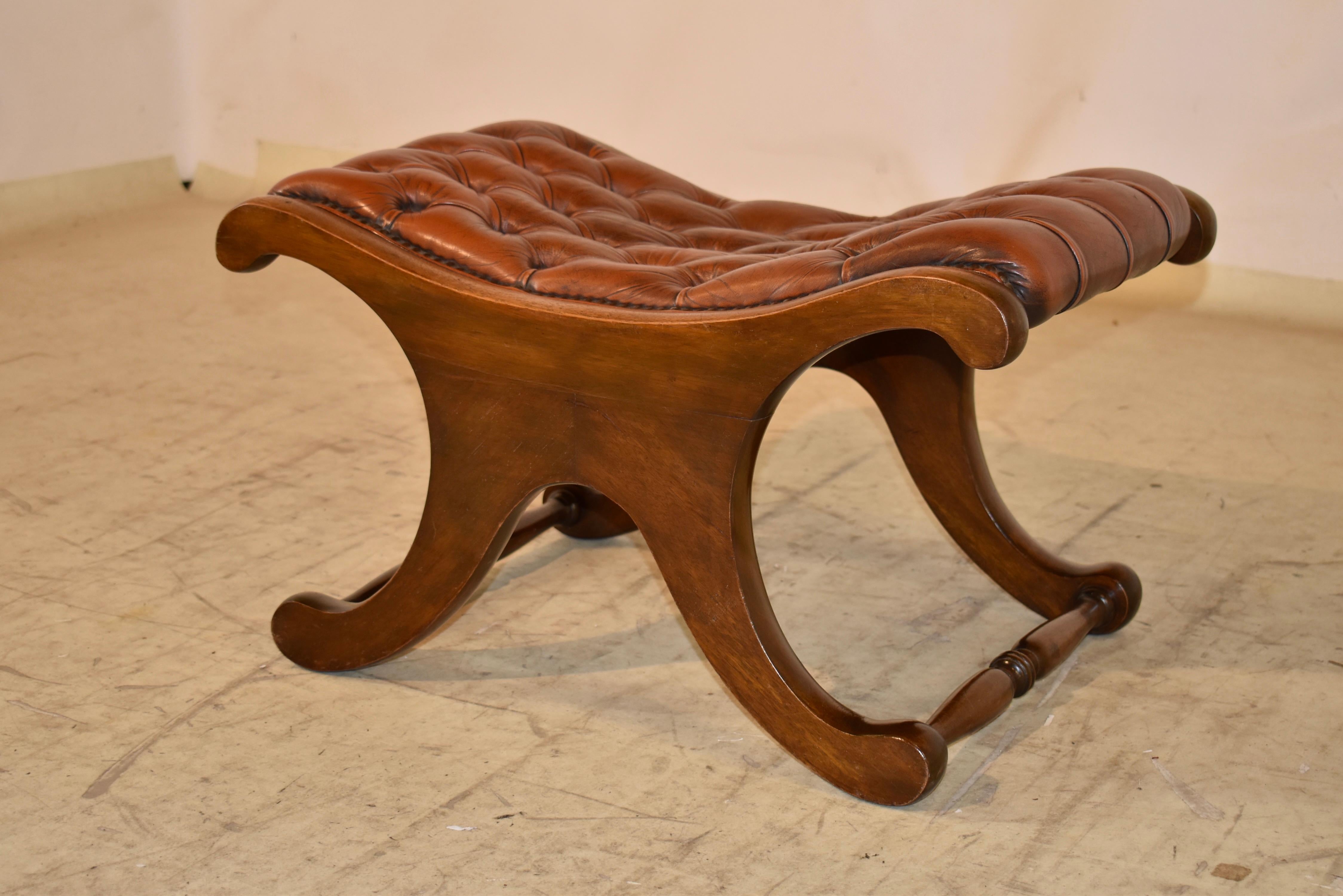 Circa 1920 English Mahogany Chesterfield Stool (Frühes 20. Jahrhundert) im Angebot