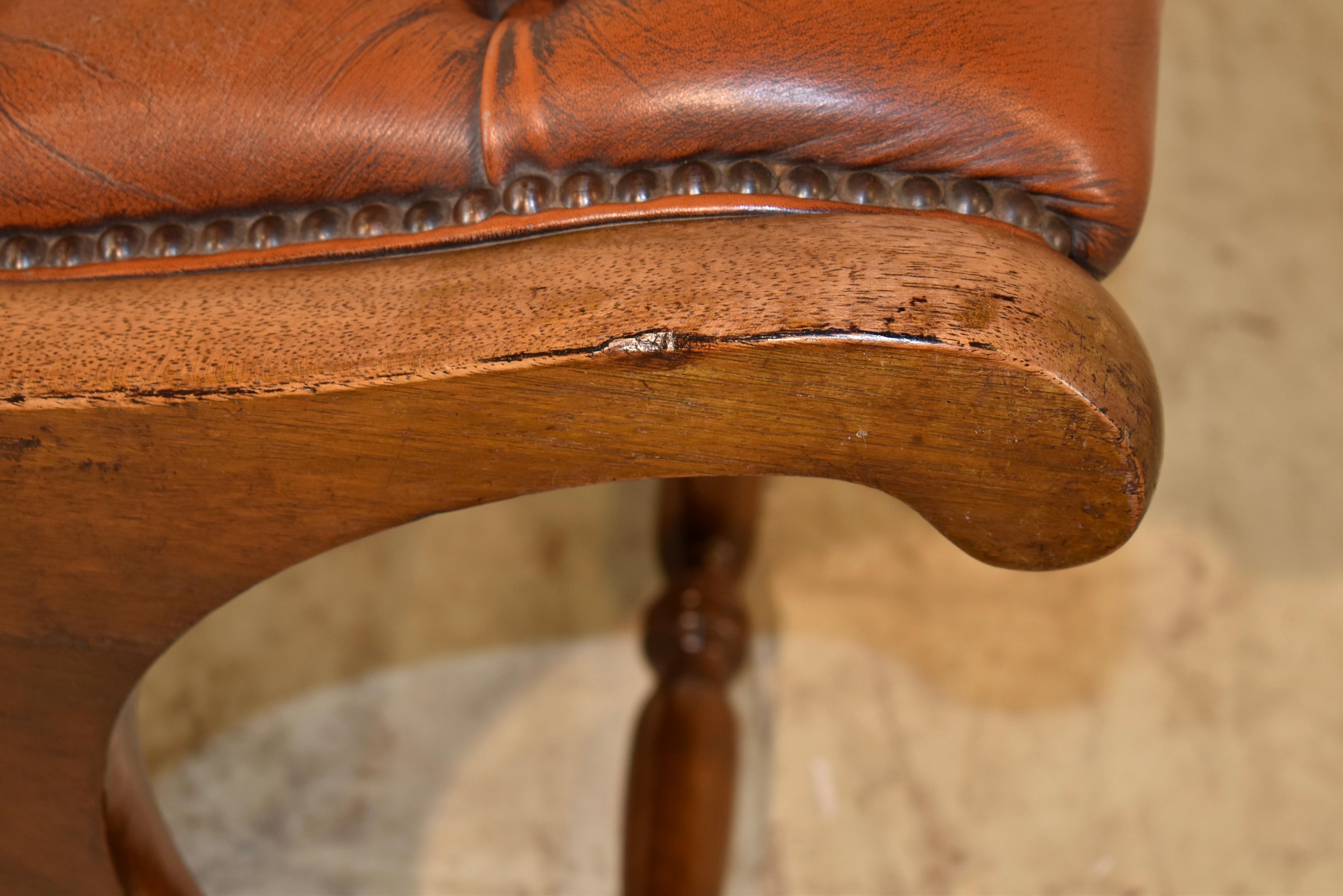 Circa 1920 English Mahogany Chesterfield Stool im Angebot 2