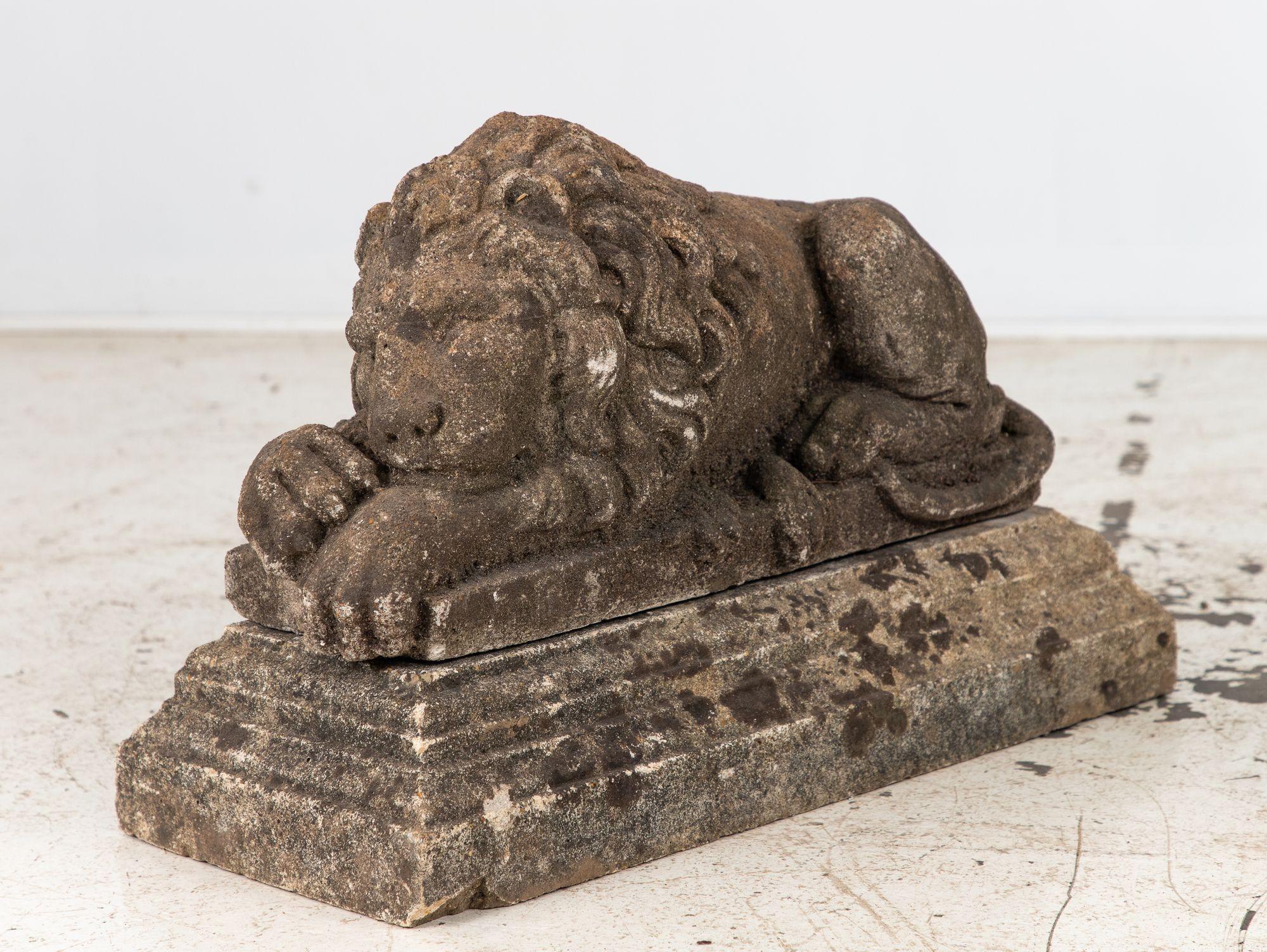 Circa 1920 English Pair of Large Recumbent Concrete Lions In Good Condition For Sale In South Salem, NY