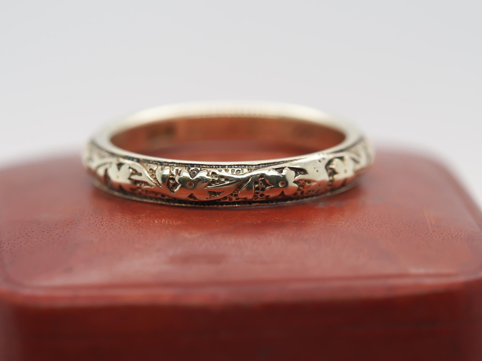 Circa 1920 Engraved 14K Yellow Gold Wedding Band In Good Condition For Sale In Hicksville, NY