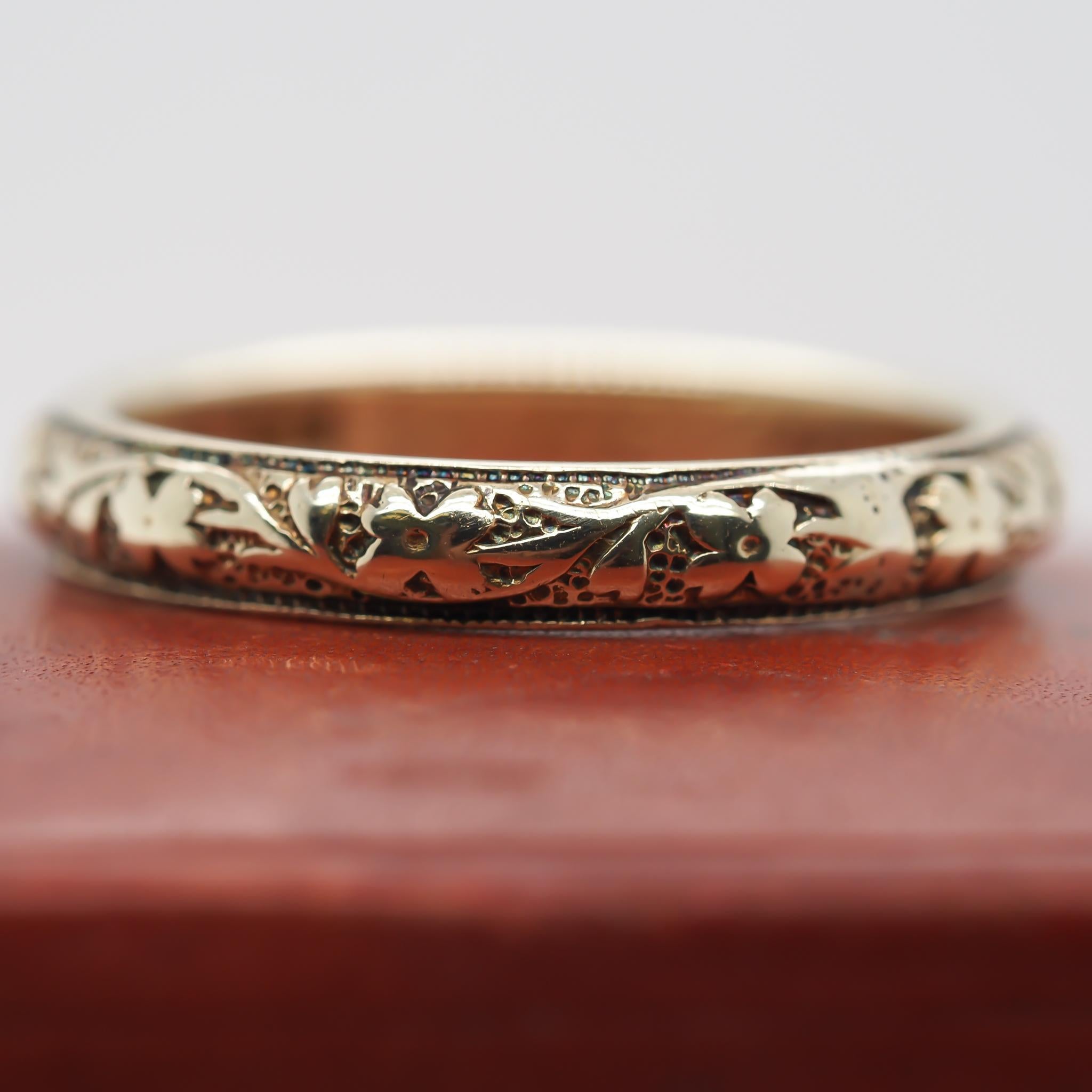Circa 1920 Engraved 14K Yellow Gold Wedding Band For Sale 1
