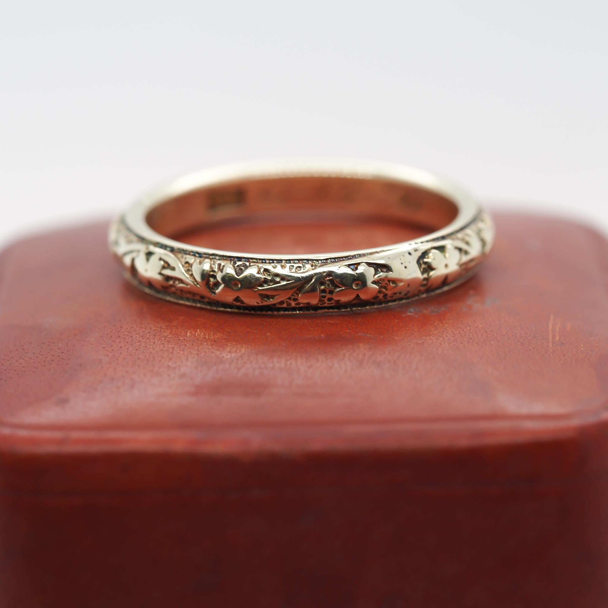 Circa 1920 Engraved 14K Yellow Gold Wedding Band For Sale 2