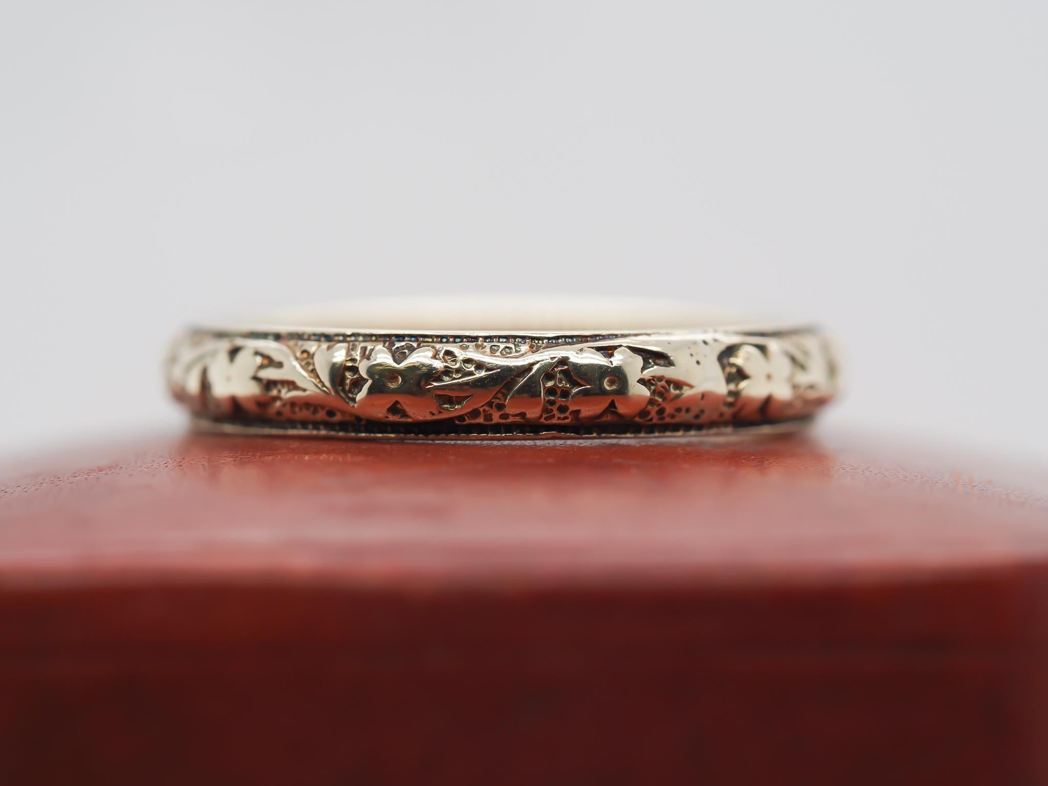 Circa 1920 Engraved 14K Yellow Gold Wedding Band For Sale 3