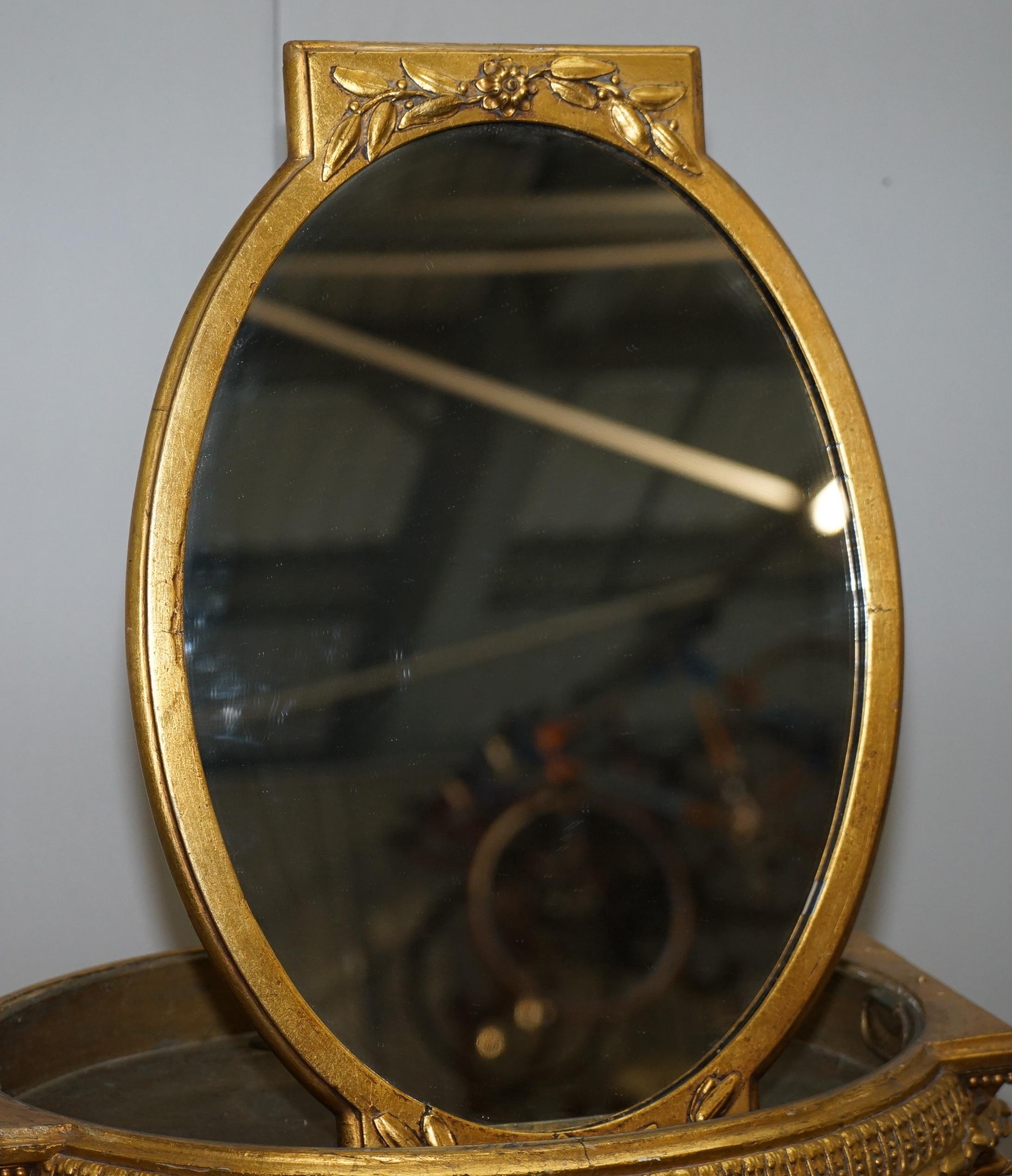 Table d'appoint en bois doré et doré avec plateau en miroir et pivotement de chérubin, vers 1920 en vente 3