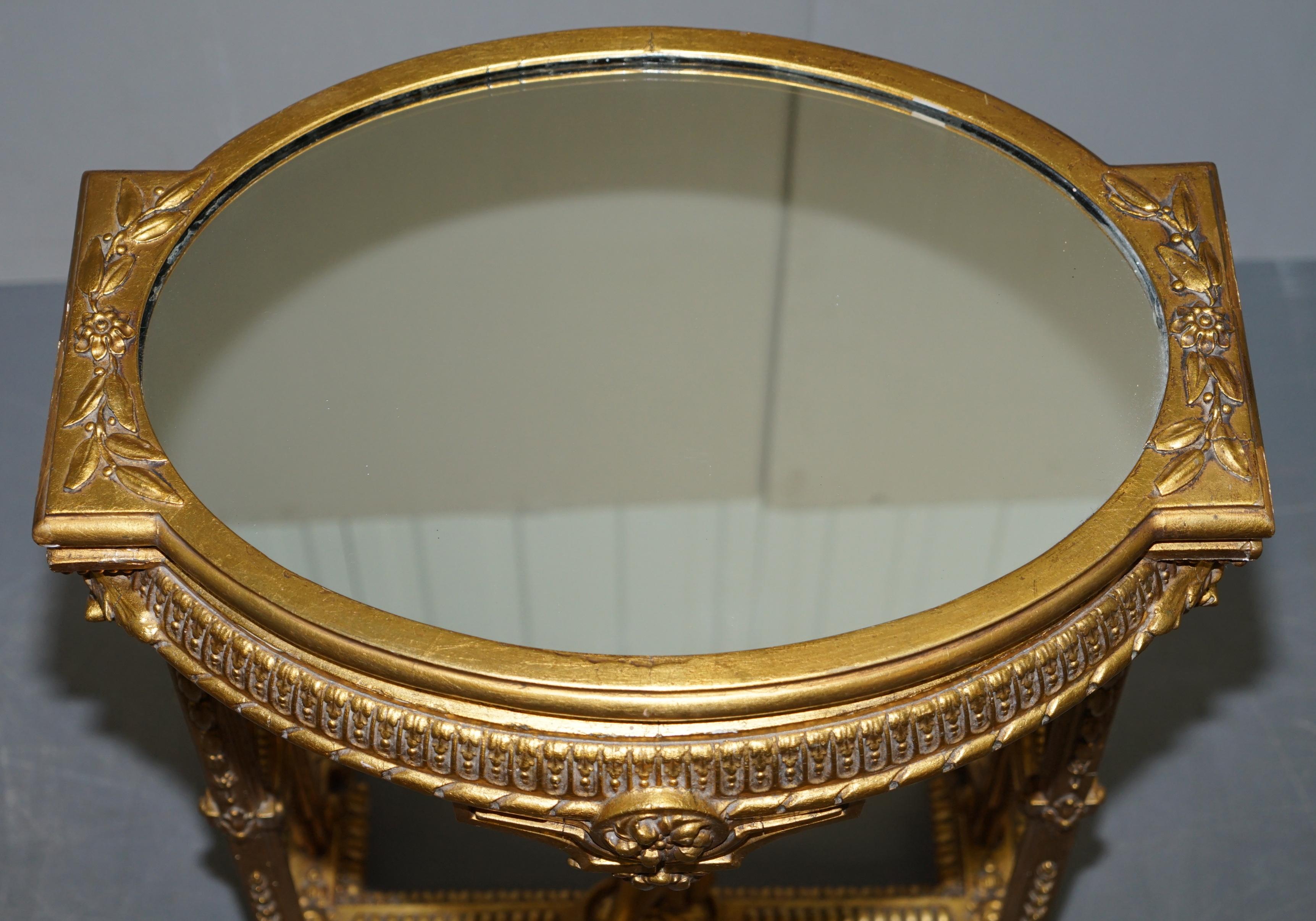 Table d'appoint en bois doré et doré avec plateau en miroir et pivotement de chérubin, vers 1920 en vente 10