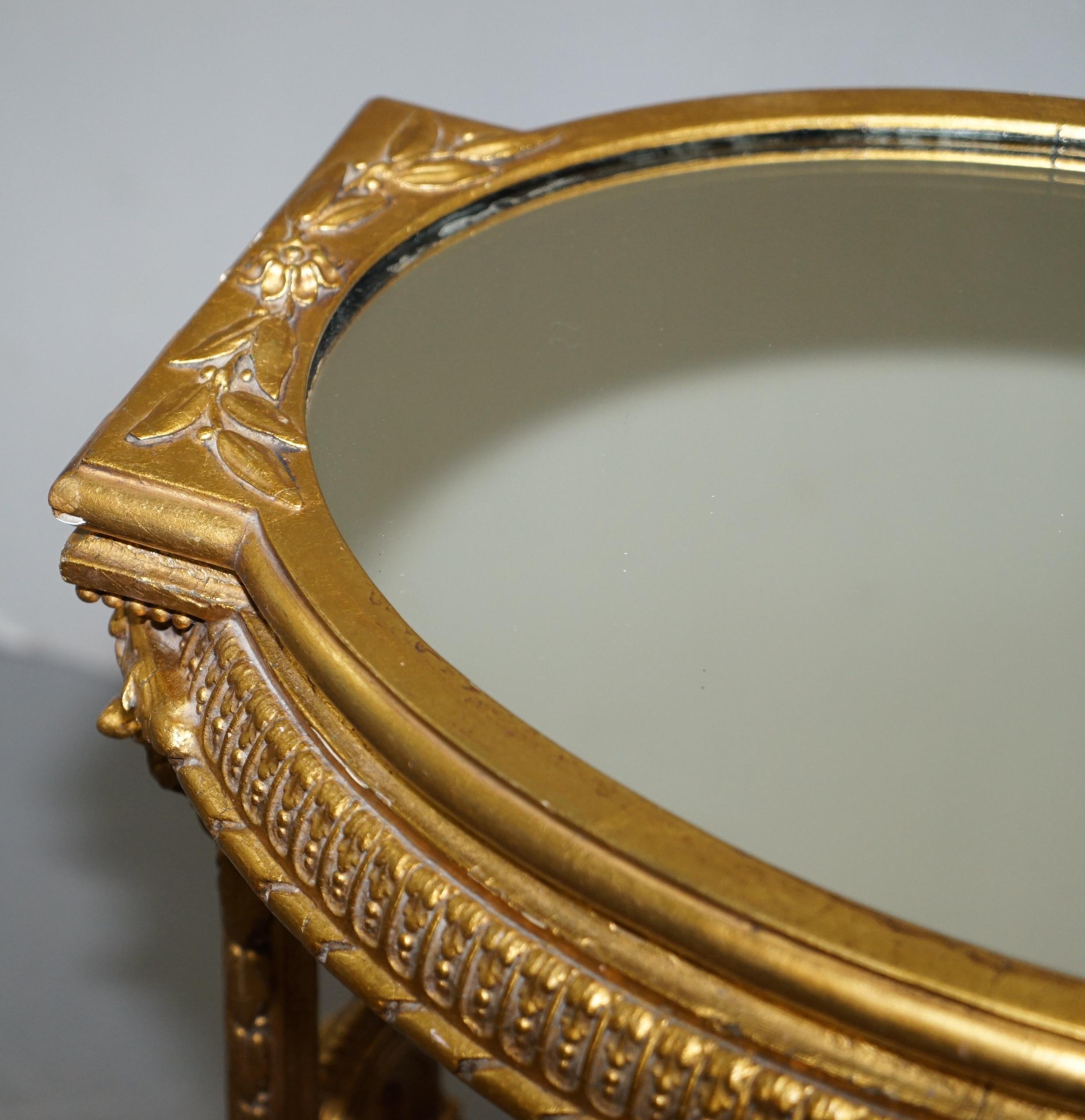 Table d'appoint en bois doré et doré avec plateau en miroir et pivotement de chérubin, vers 1920 en vente 11