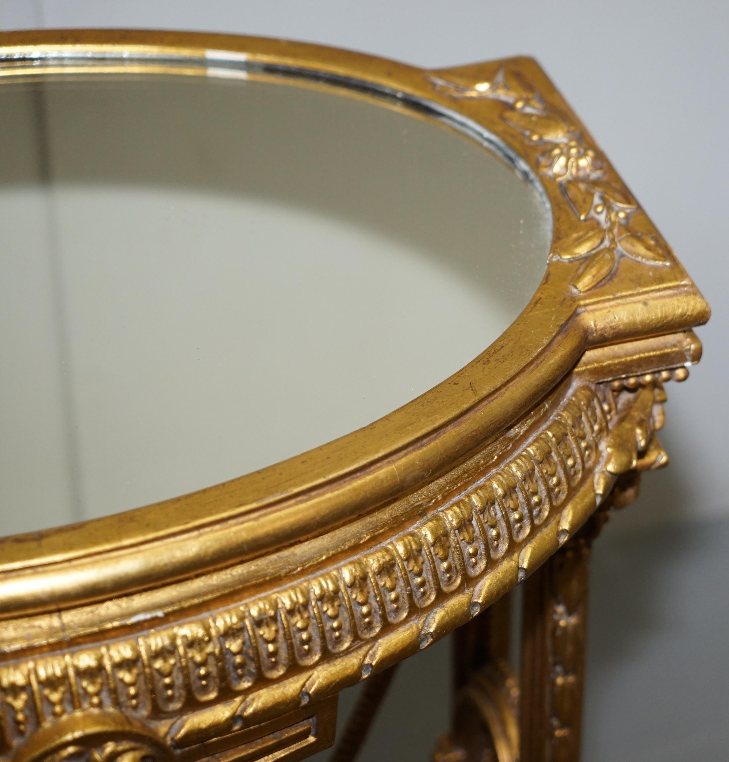 Table d'appoint en bois doré et doré avec plateau en miroir et pivotement de chérubin, vers 1920 en vente 12