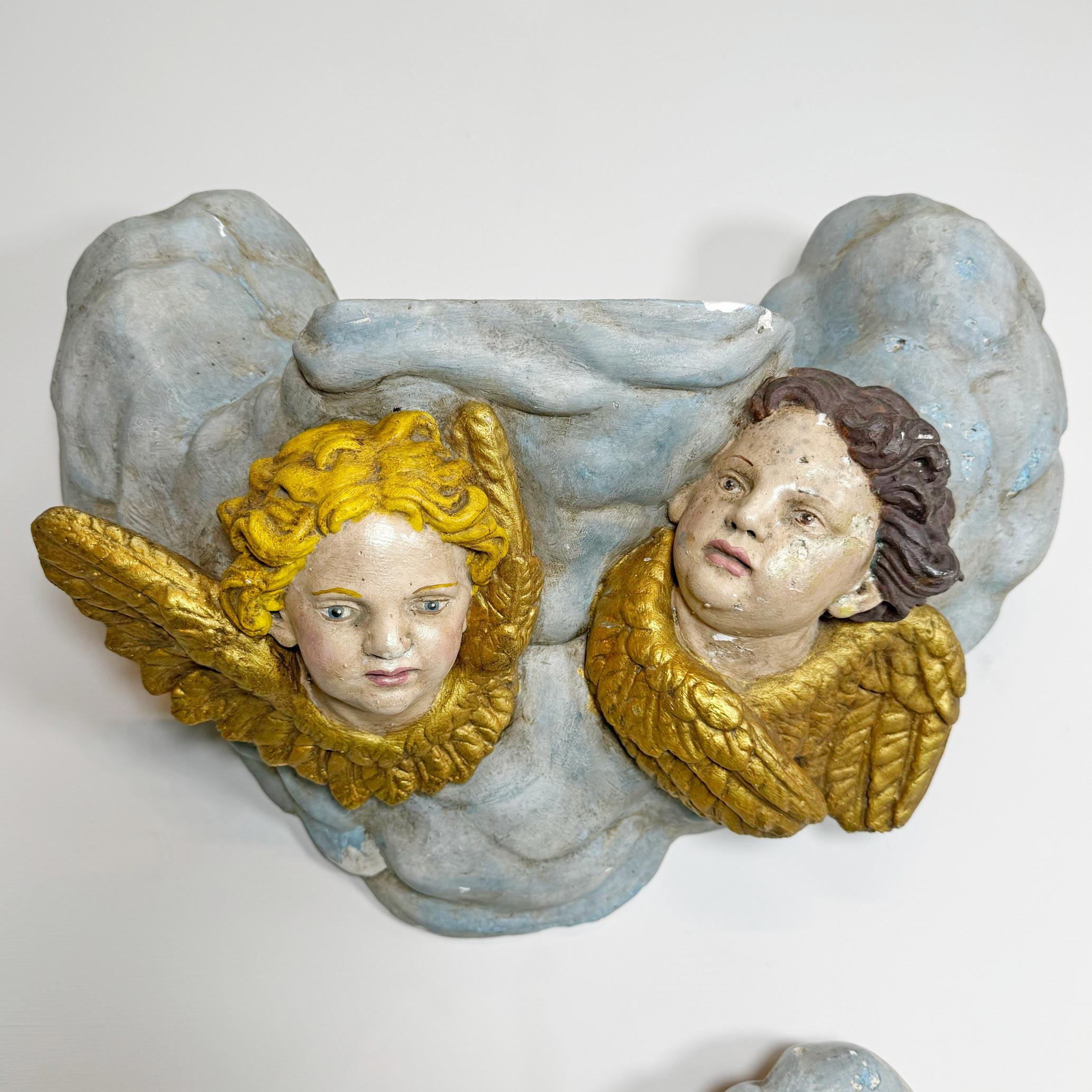 CIRCA 1920 Gips Putto / Putten und Wolken Wandregale (Handgefertigt) im Angebot