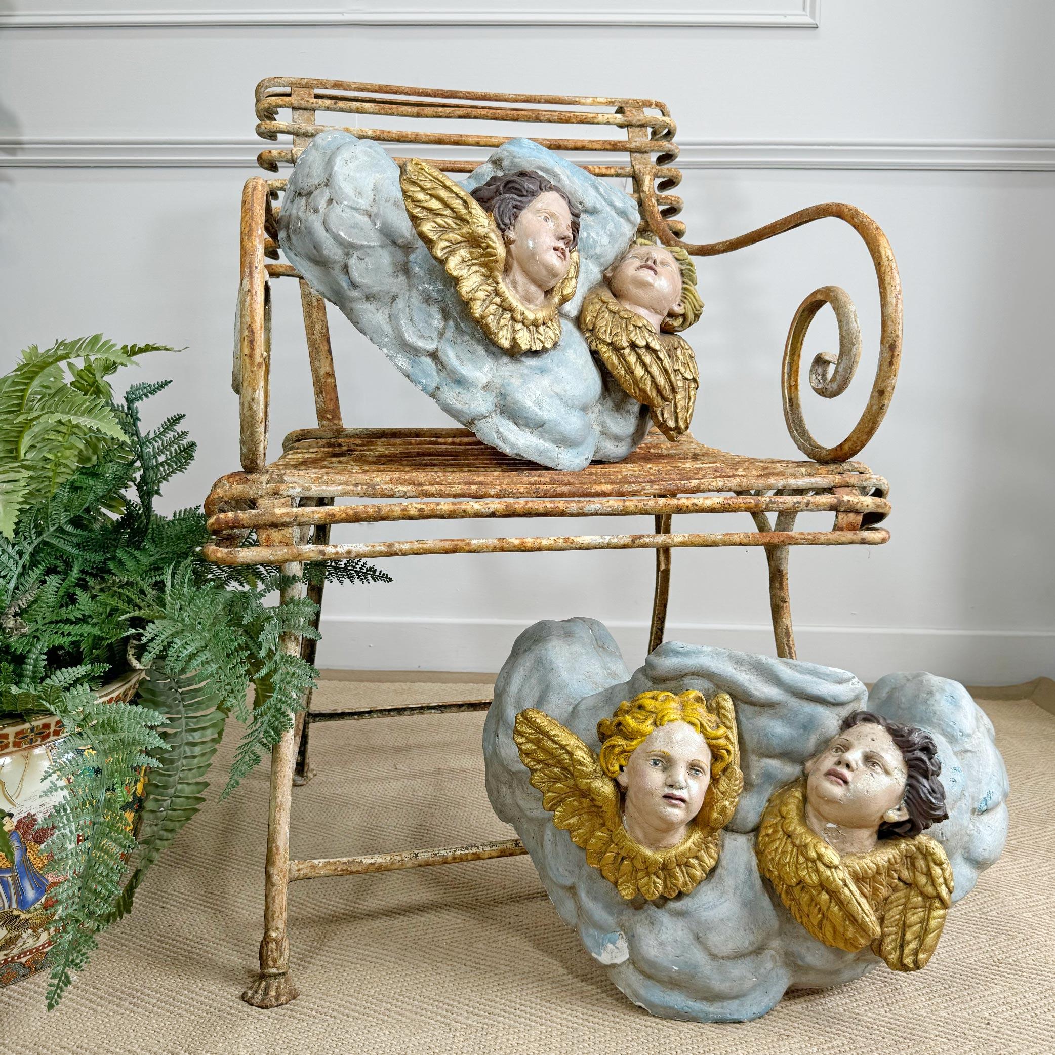 CIRCA 1920 Gips Putto / Putten und Wolken Wandregale (20. Jahrhundert) im Angebot