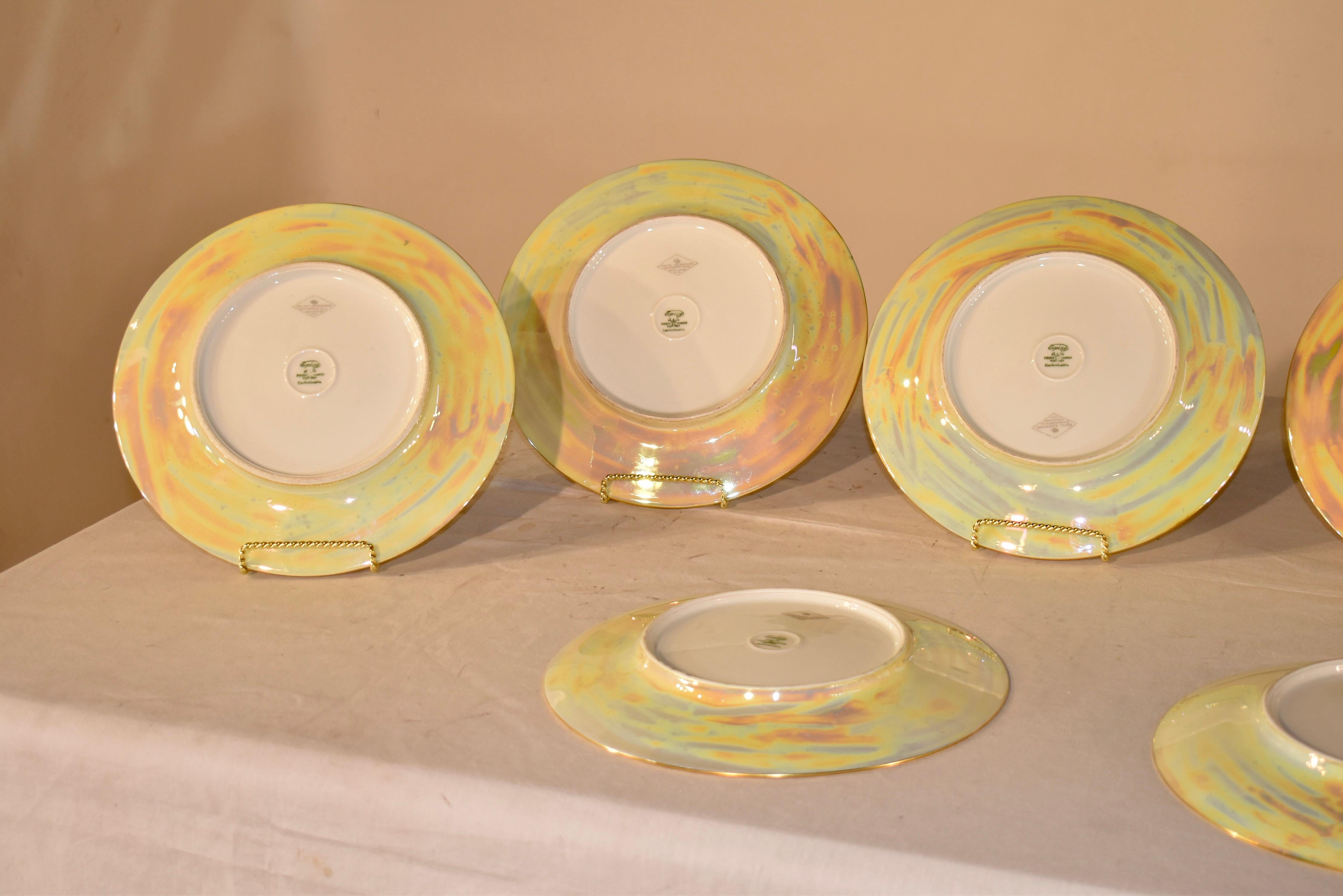 Ensemble de 10 assiettes plates iridescentes datant d'environ 1920 en vente 4