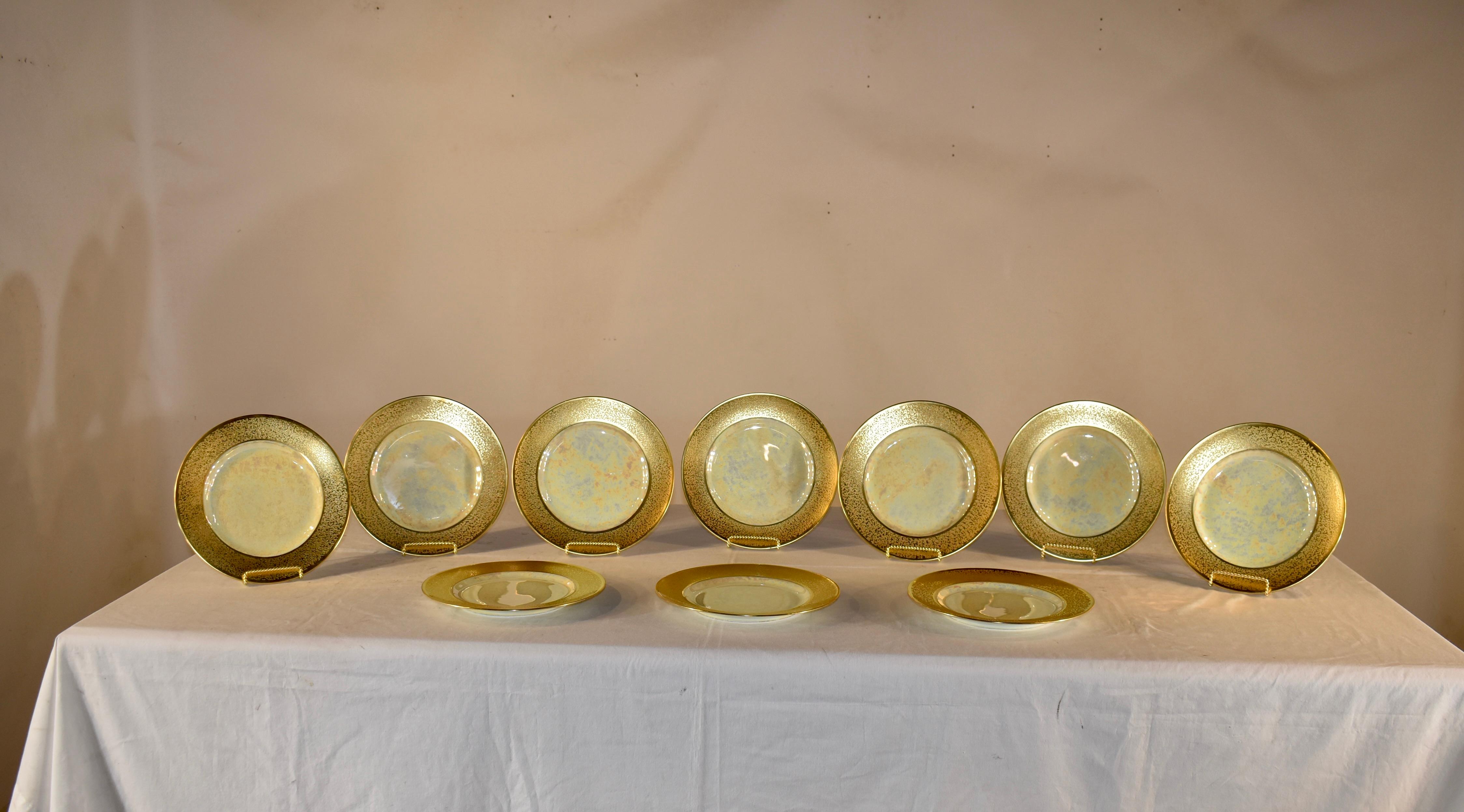 Tchèque Ensemble de 10 assiettes plates iridescentes datant d'environ 1920 en vente