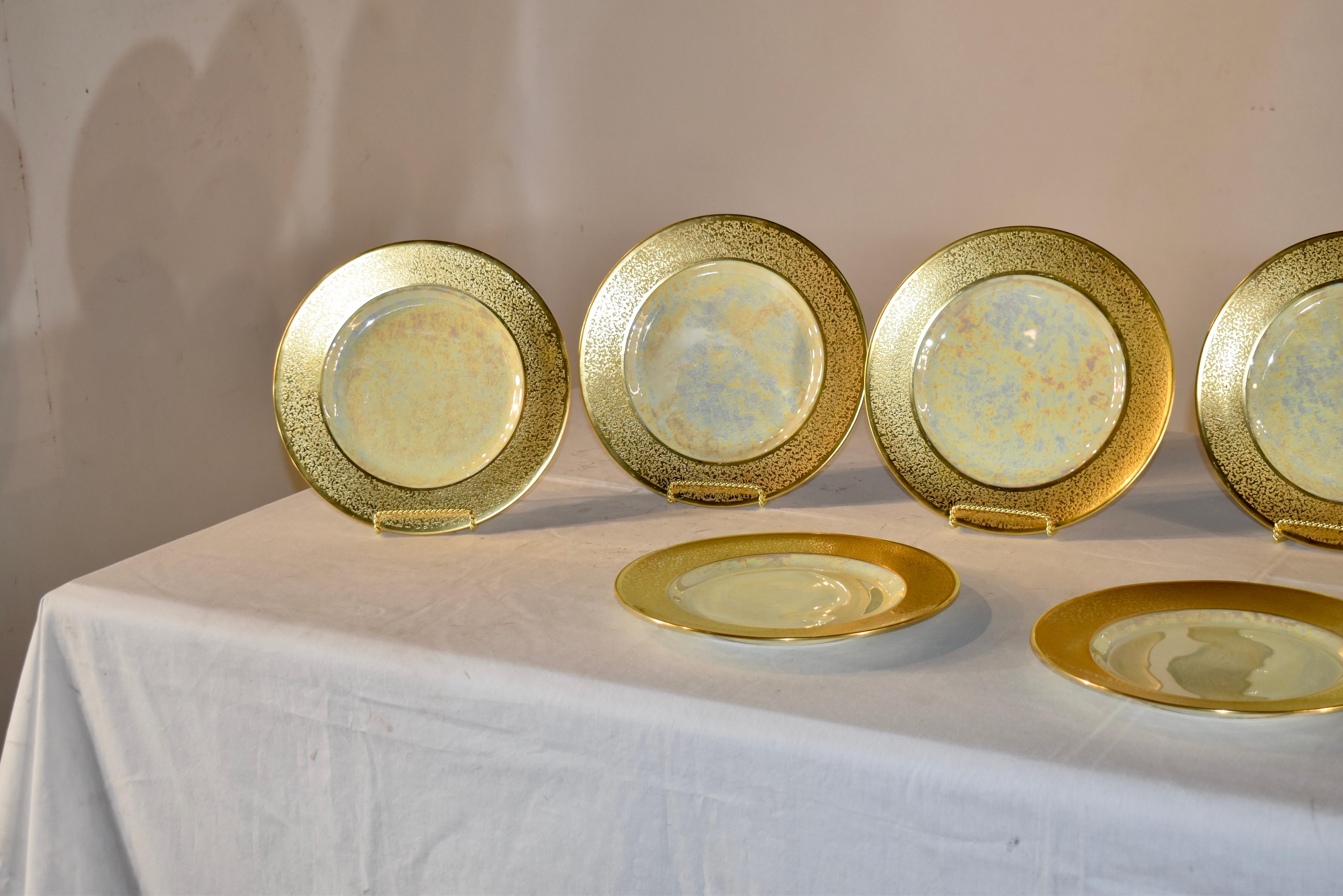 Début du 20ème siècle Ensemble de 10 assiettes plates iridescentes datant d'environ 1920 en vente