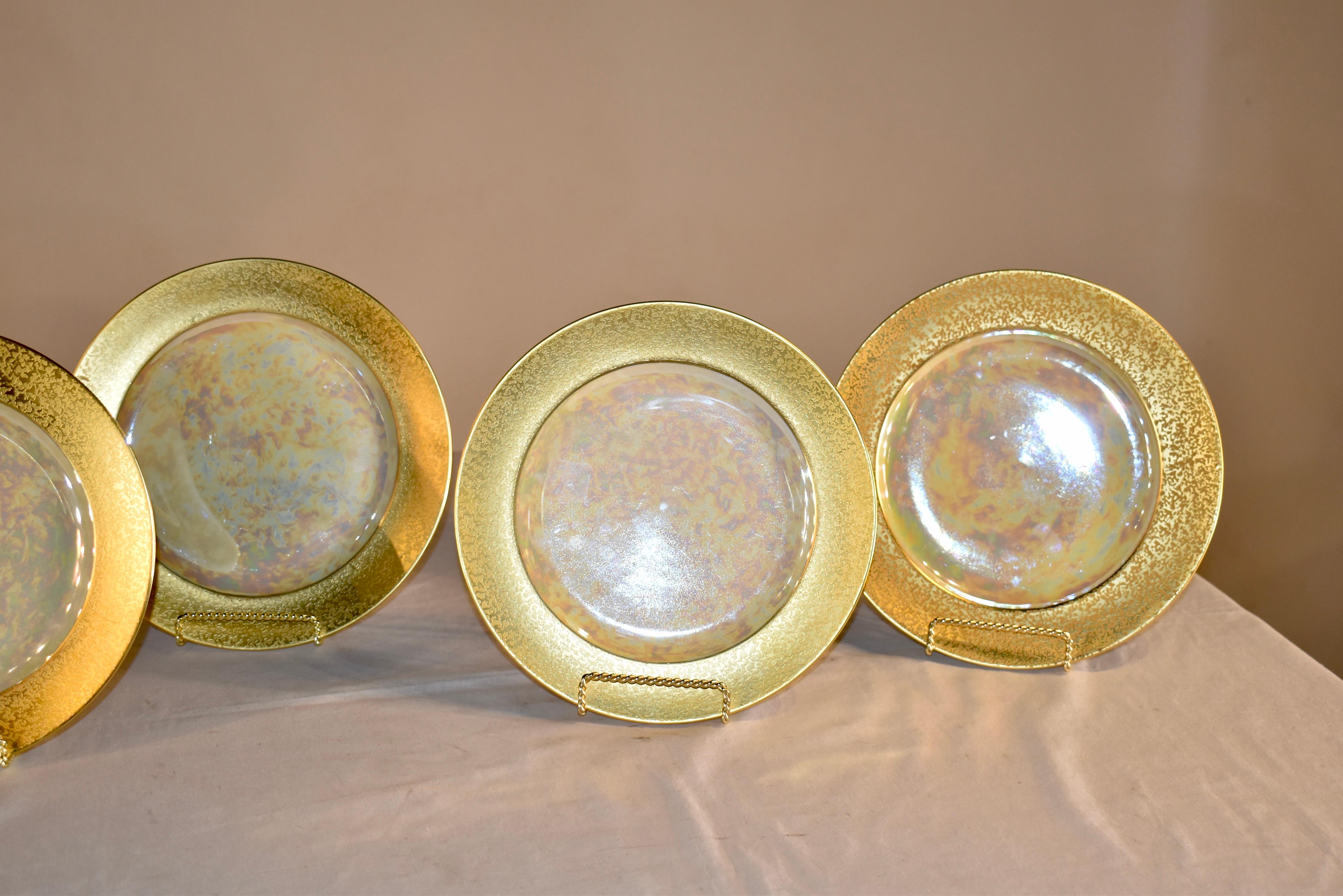 Circa 1920 Set de 8 assiettes irisées Bon état - En vente à High Point, NC