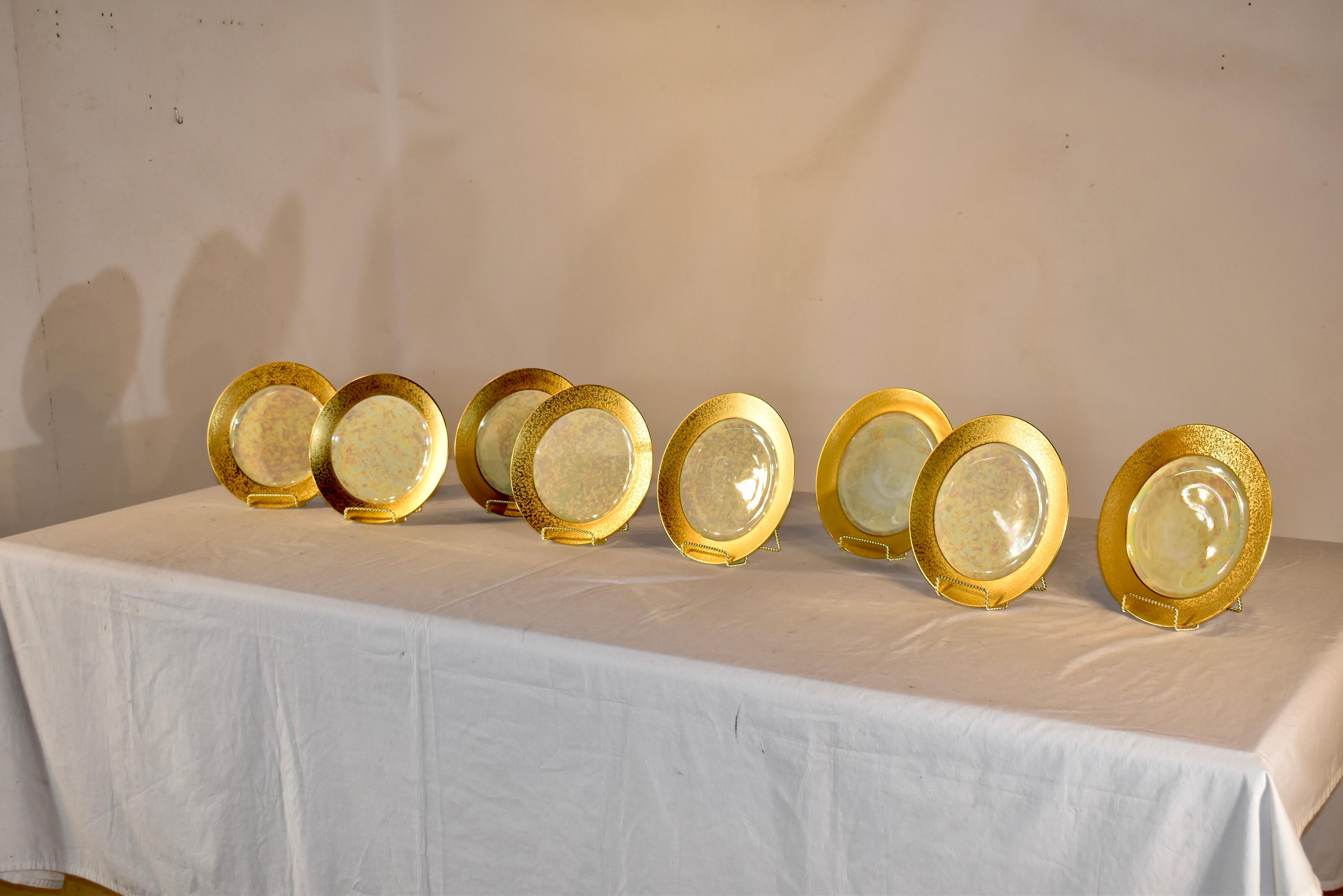 Début du 20ème siècle Circa 1920 Set de 8 assiettes irisées en vente
