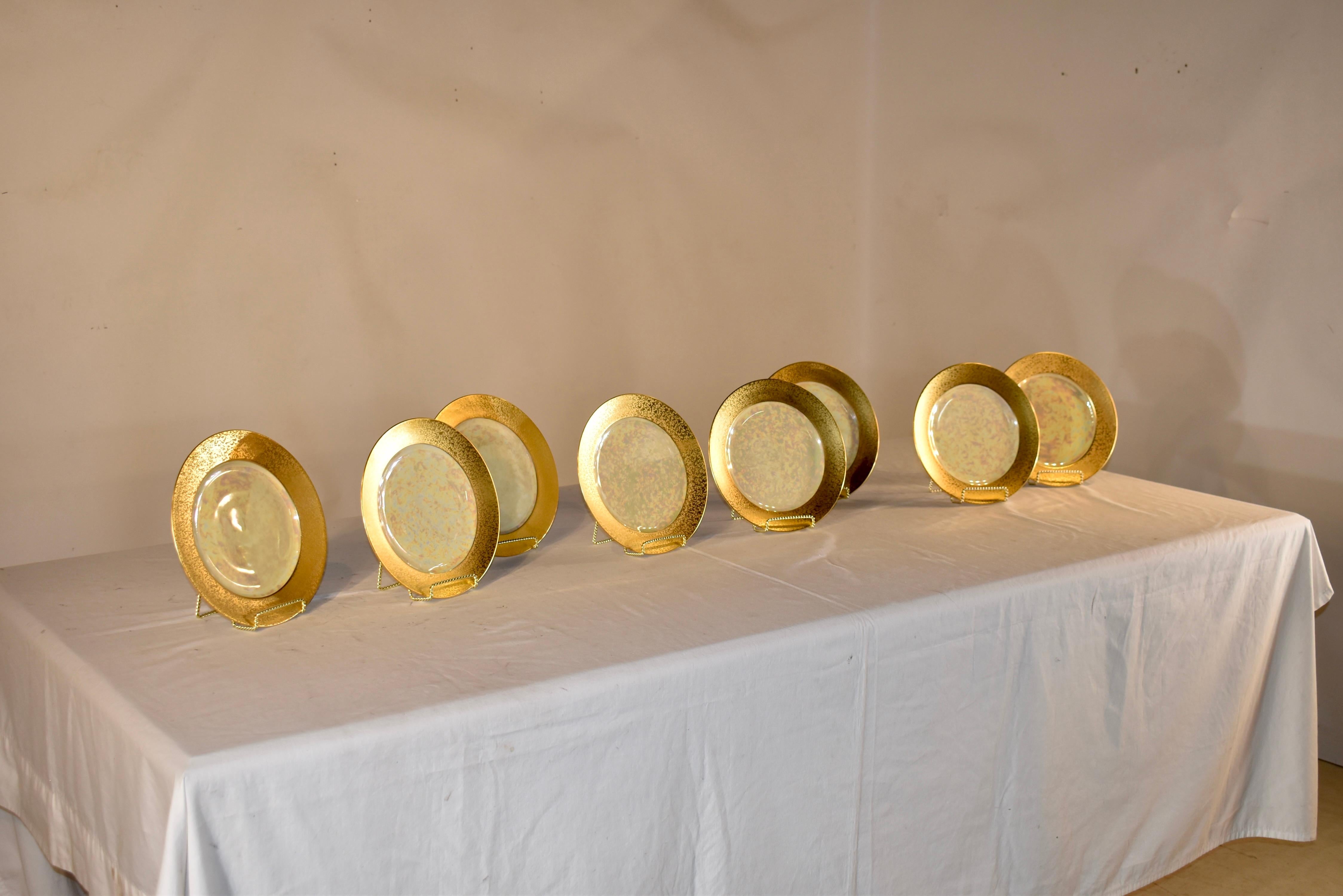 Céramique Circa 1920 Set de 8 assiettes irisées en vente