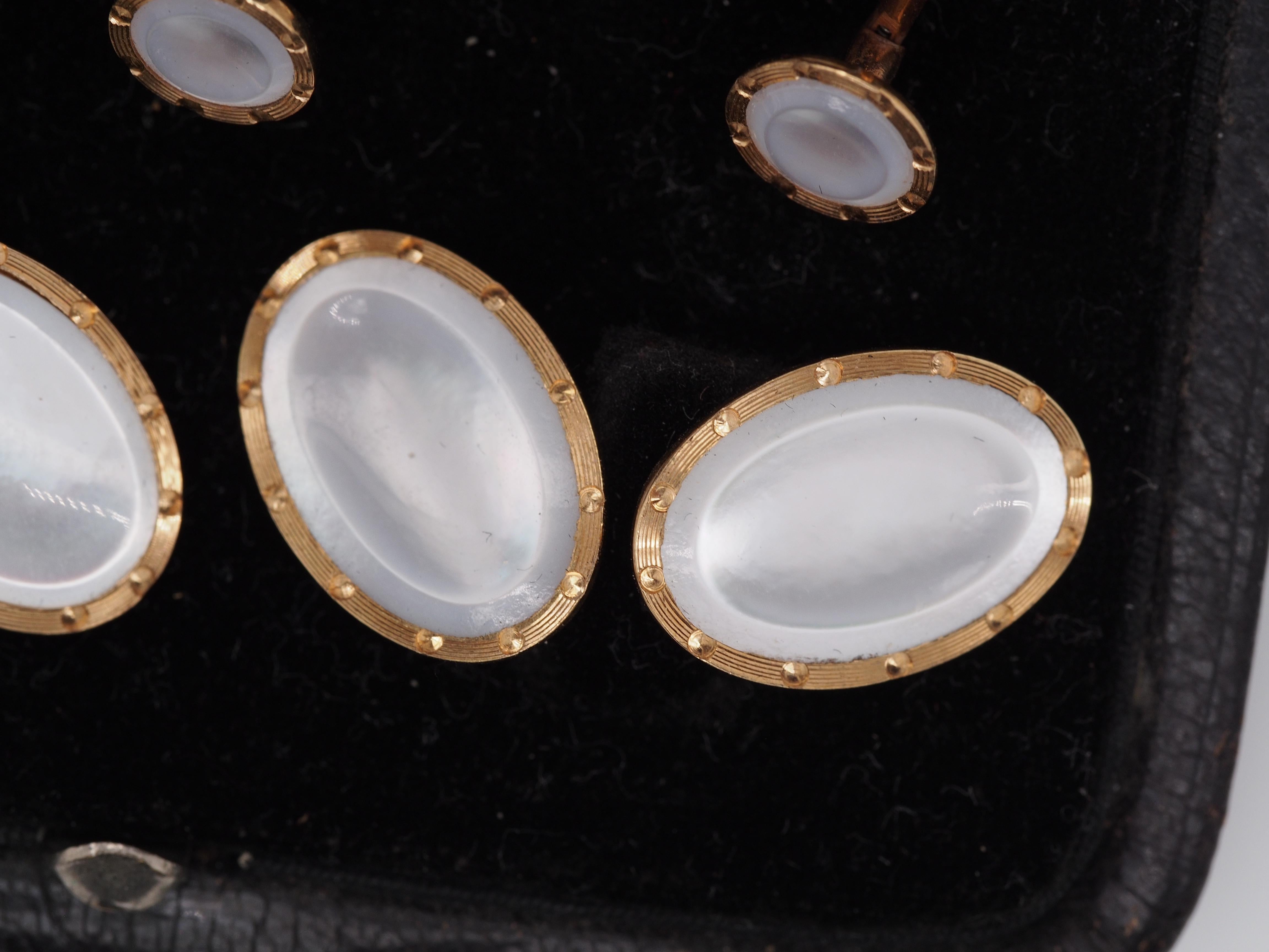 Circa 1920s 14K Yellow Gold Mother of Pearl Cufflink and Tuxedo Set In Good Condition For Sale In Atlanta, GA