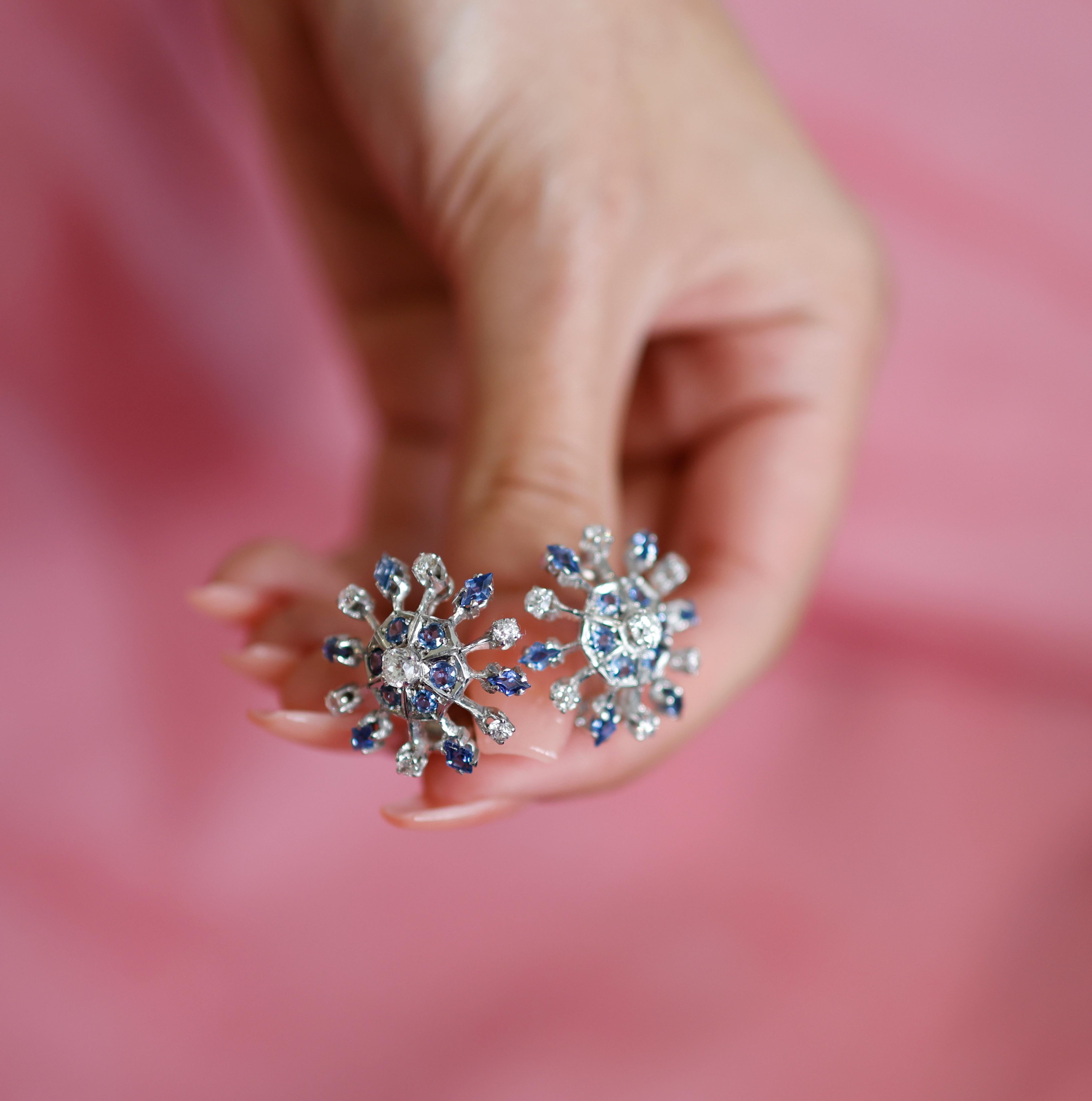 Circa 1920s 1.80 Carat Diamond and Sapphire Snowflake French Clip Earrings In Excellent Condition In Atlanta, GA