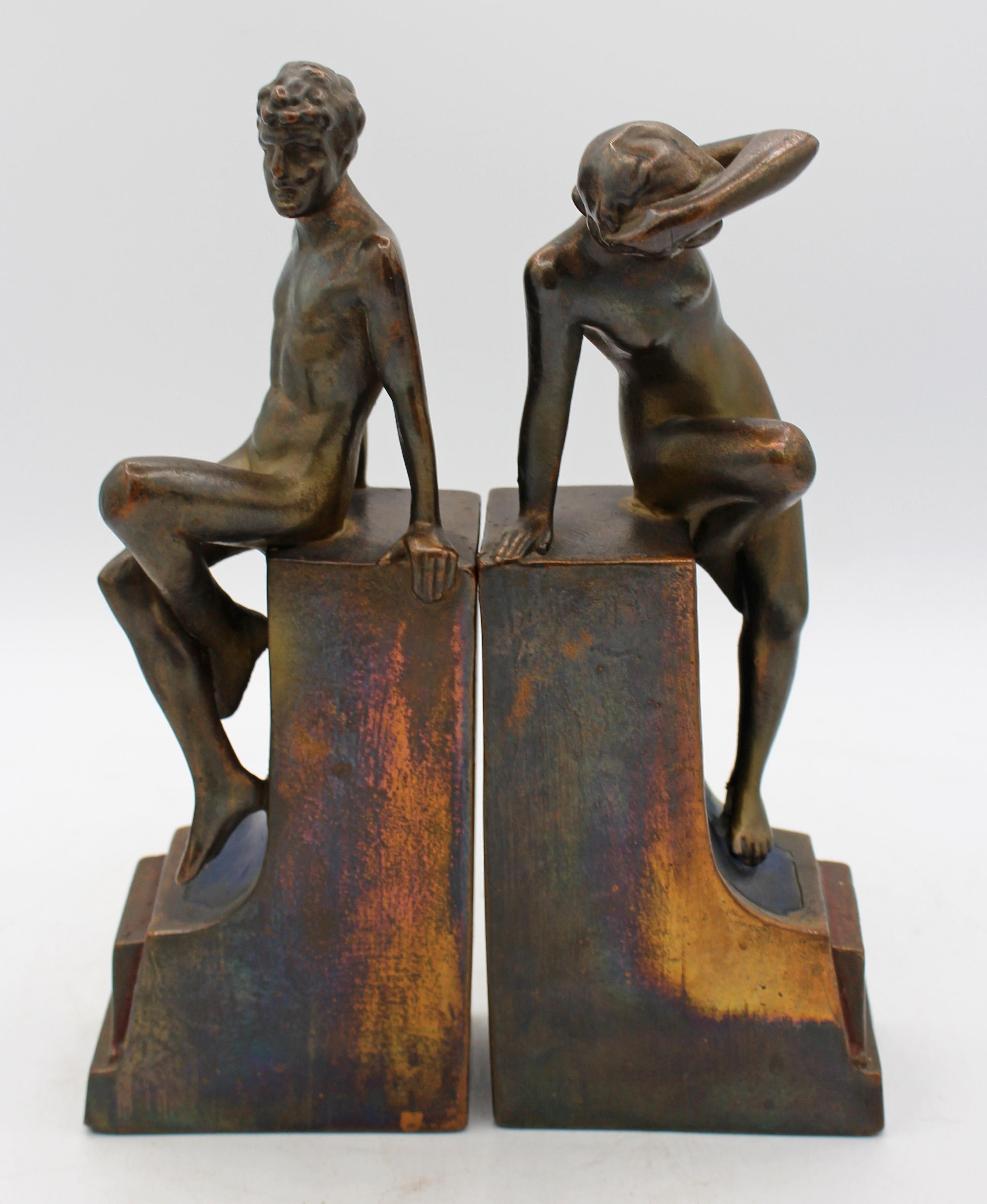 CIRCA - Paire de serre-livres en bronze Pompeian Bronze à figures nues assises en vente 5