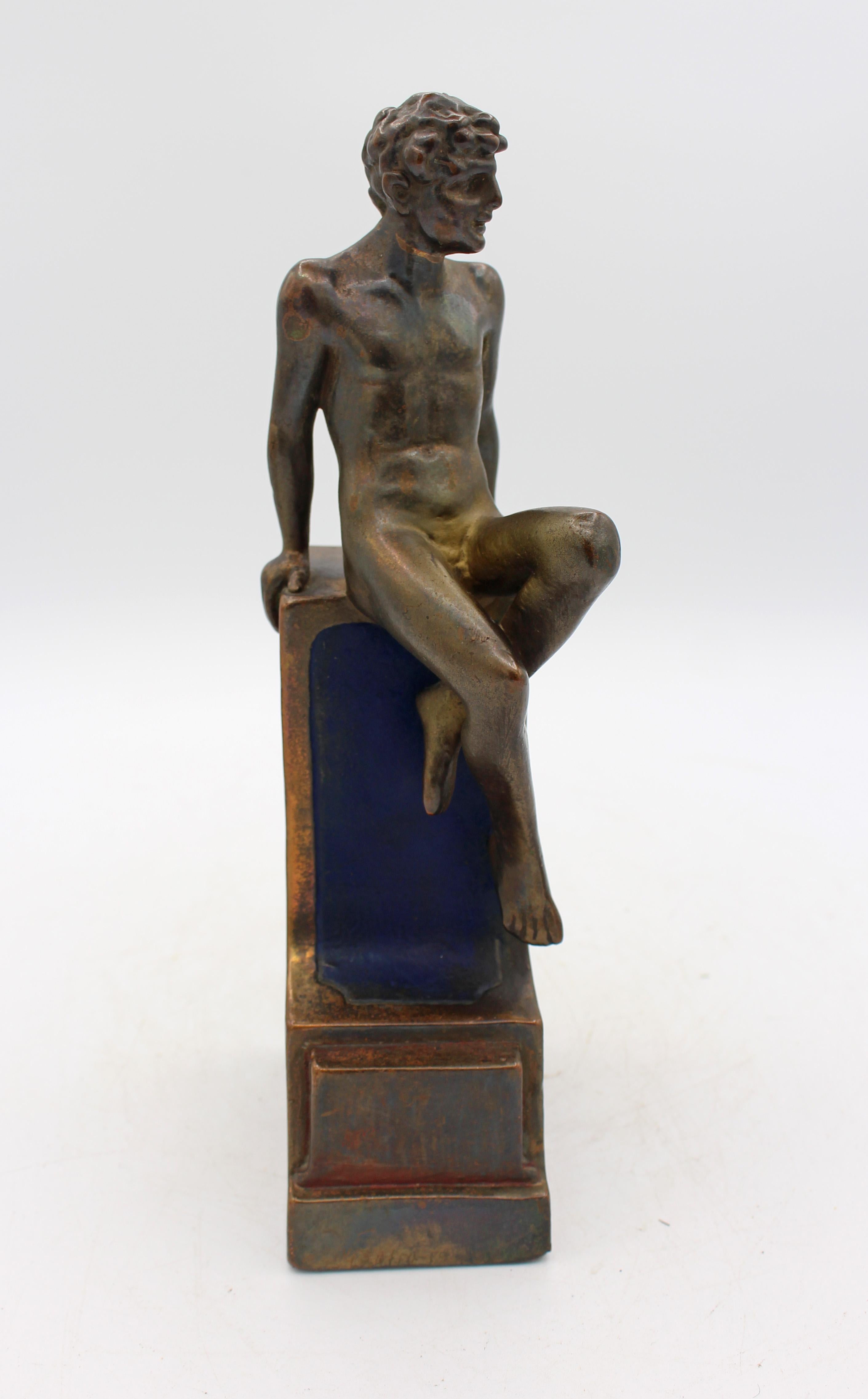 Art déco CIRCA - Paire de serre-livres en bronze Pompeian Bronze à figures nues assises en vente