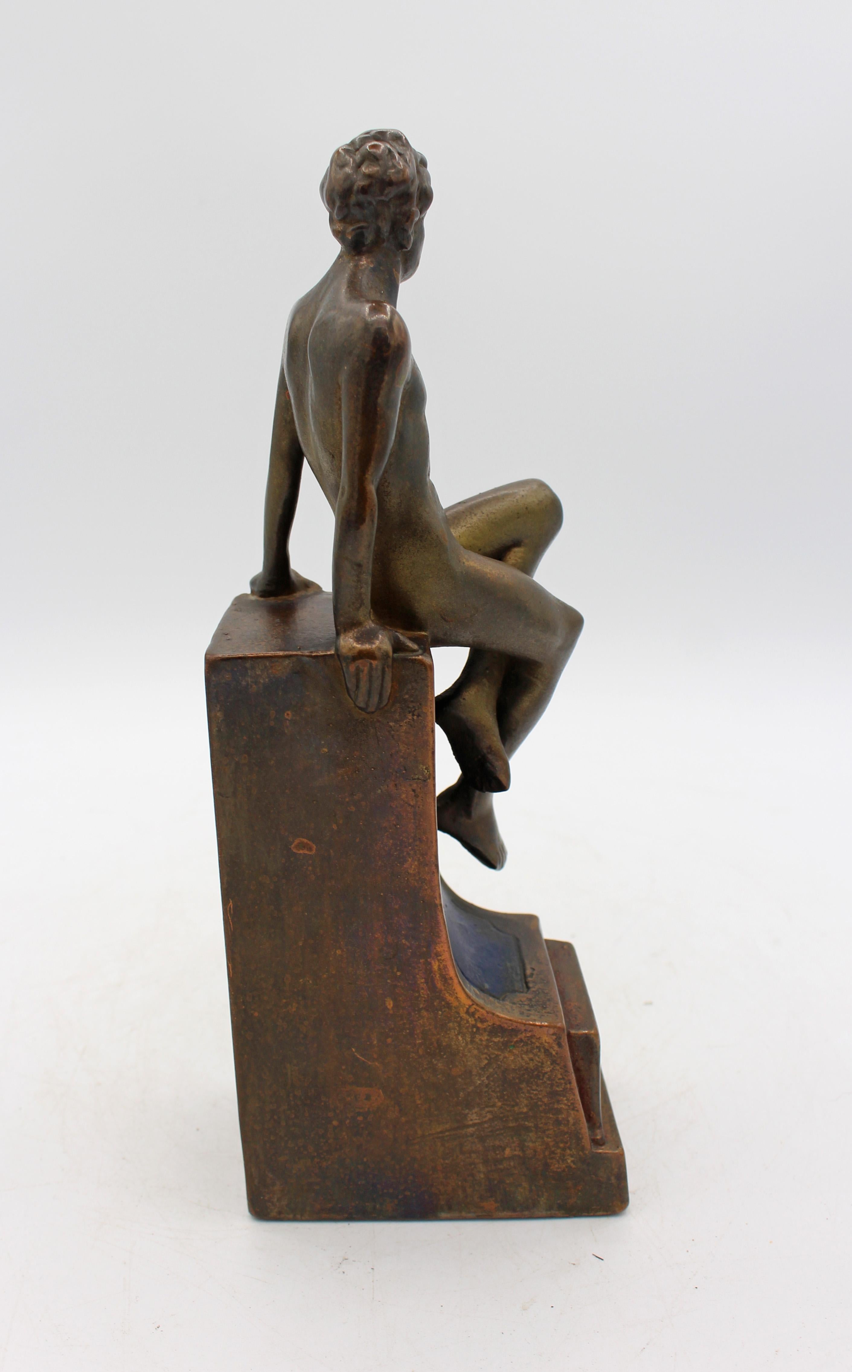 Américain CIRCA - Paire de serre-livres en bronze Pompeian Bronze à figures nues assises en vente