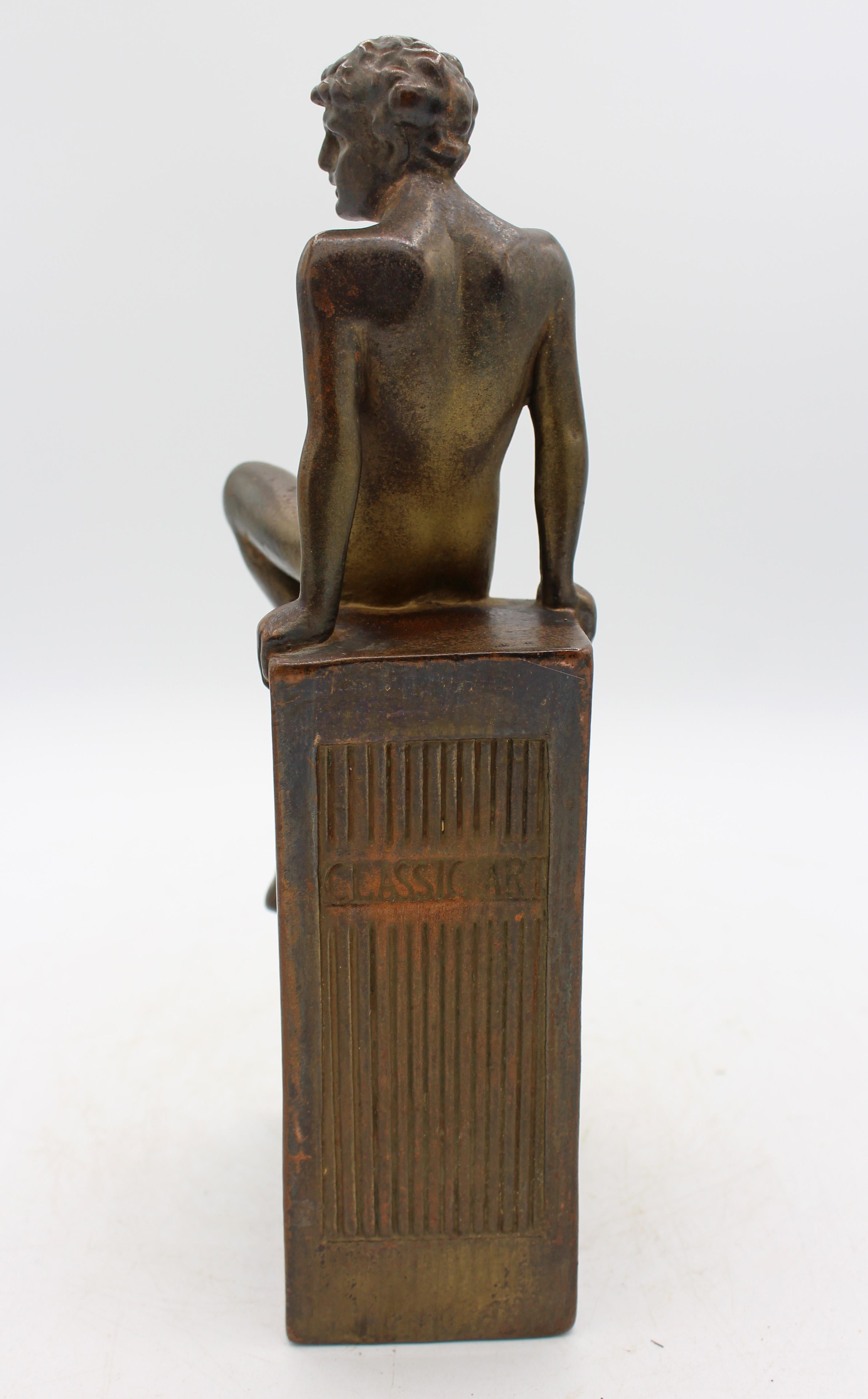 Patiné CIRCA - Paire de serre-livres en bronze Pompeian Bronze à figures nues assises en vente