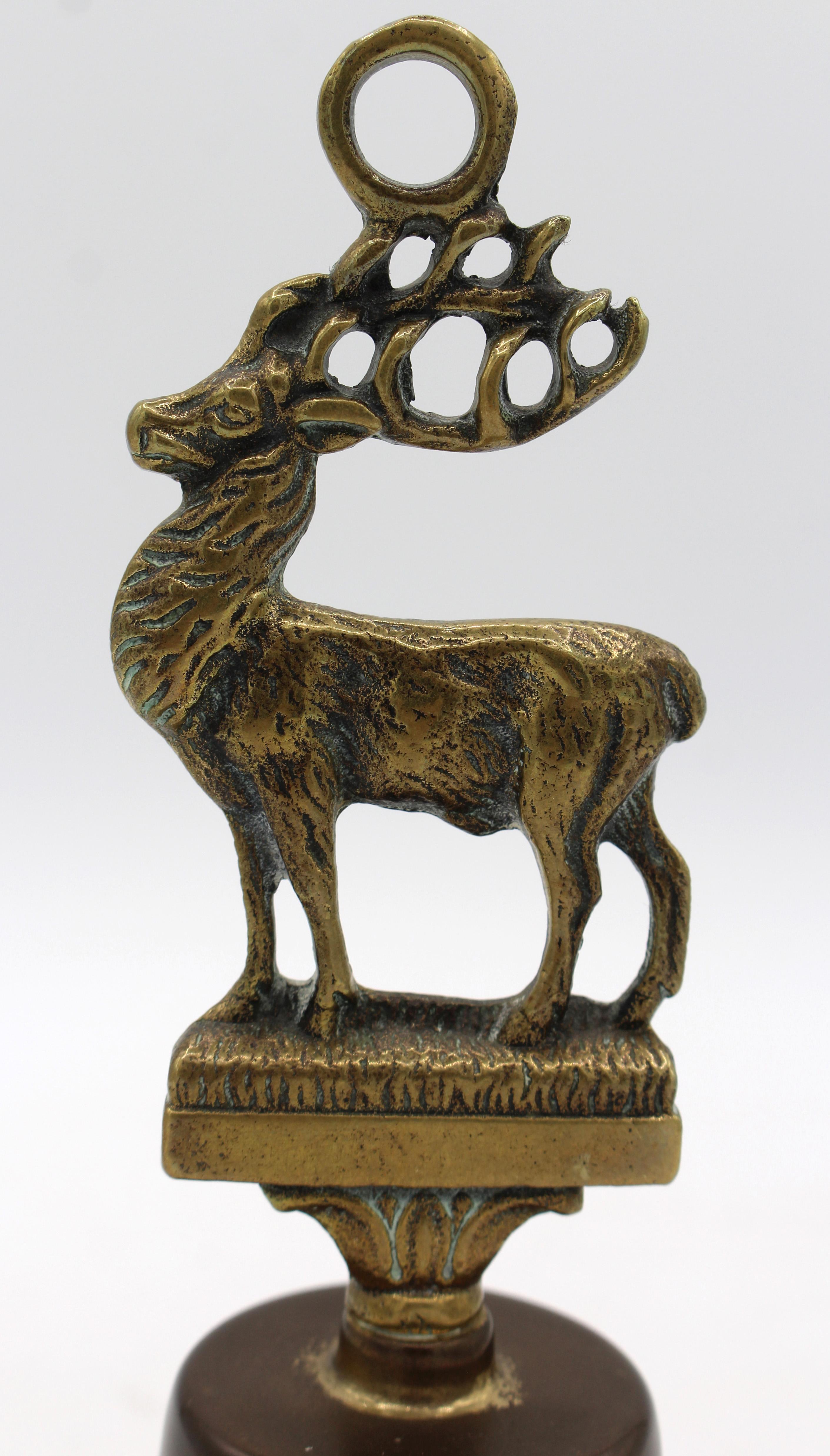 Anglais Circa 1920s-30s English Stag Motif Brass Table Bell en vente