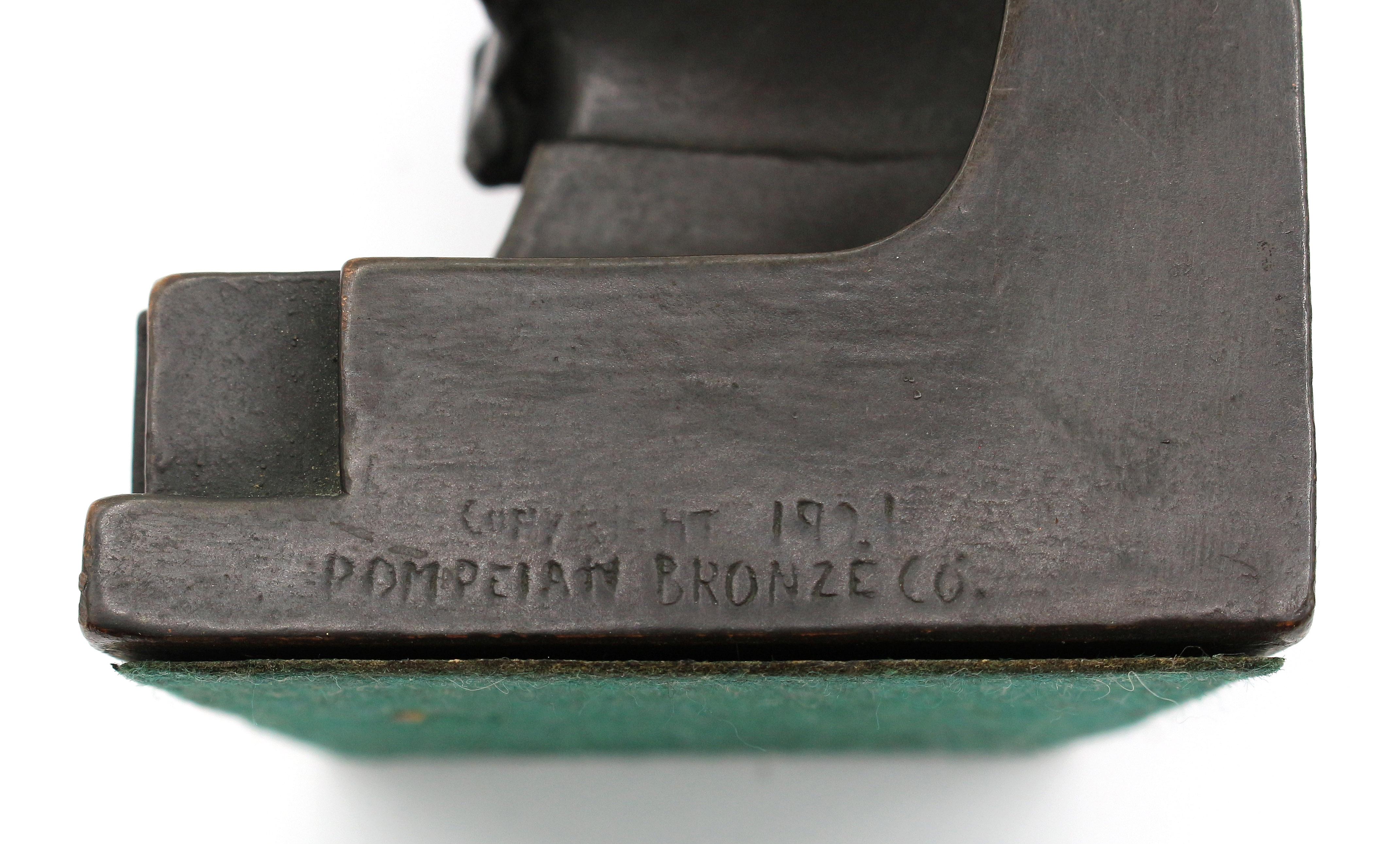 20ième siècle Circa 1920-30s Paire de serre-livres par la Pompeian Bronze Company en vente