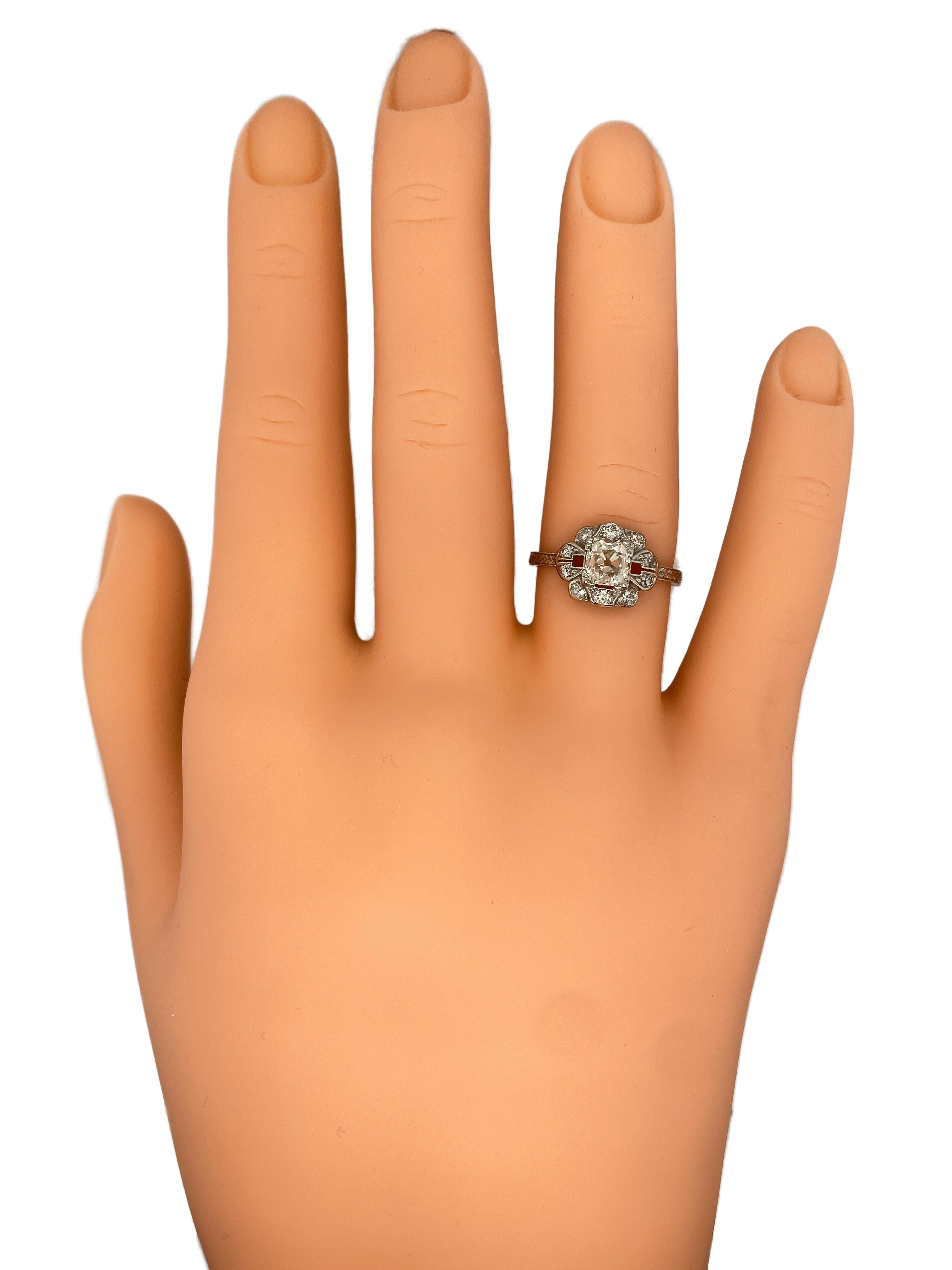 Women's Circa 1920s Art Deco 0.80 Carat Diamond Engagement Ring in Platinum For Sale