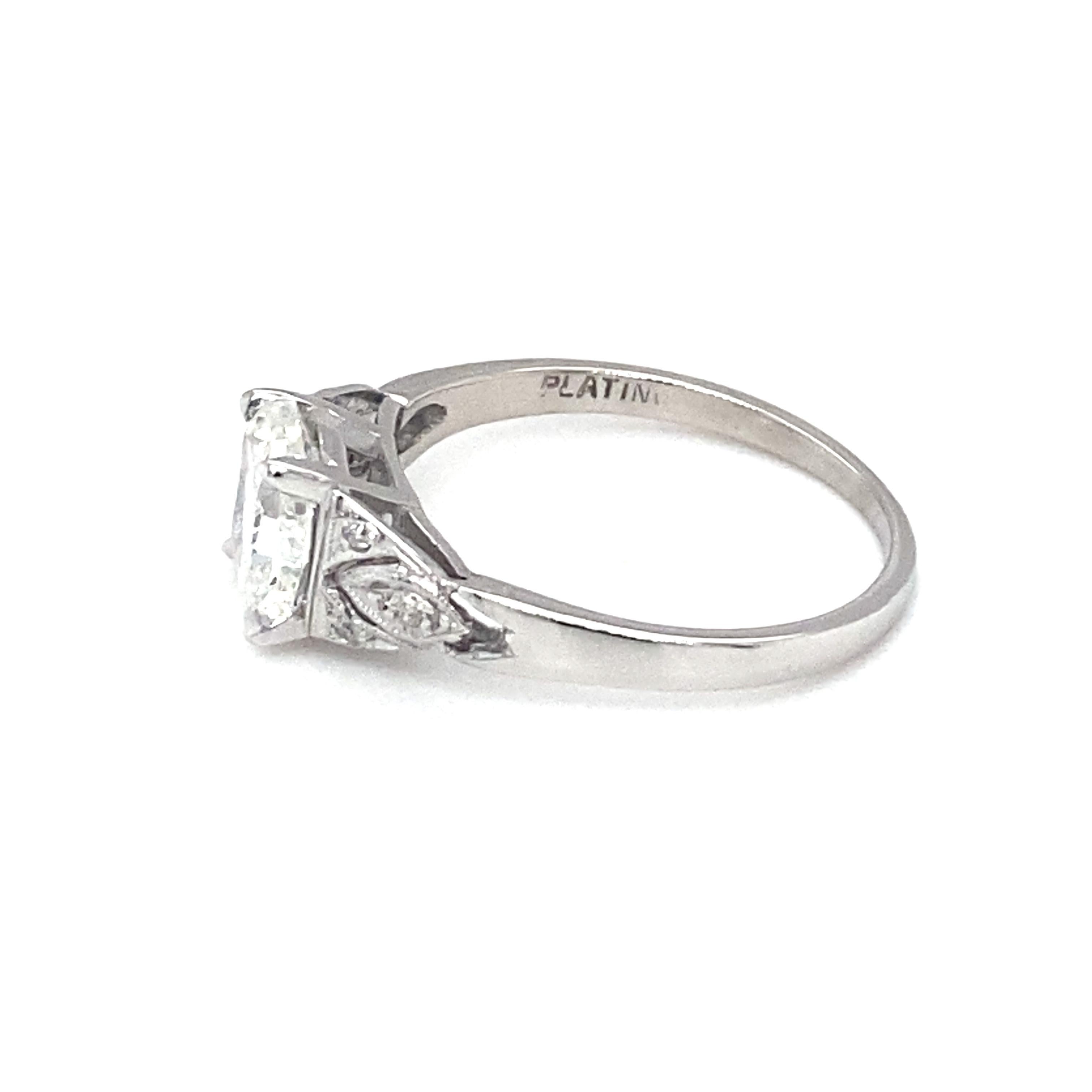 Circa 1920s Art Deco 1.0 Carat Tota Diamond Engagement Ring in Platinum In Excellent Condition In Atlanta, GA
