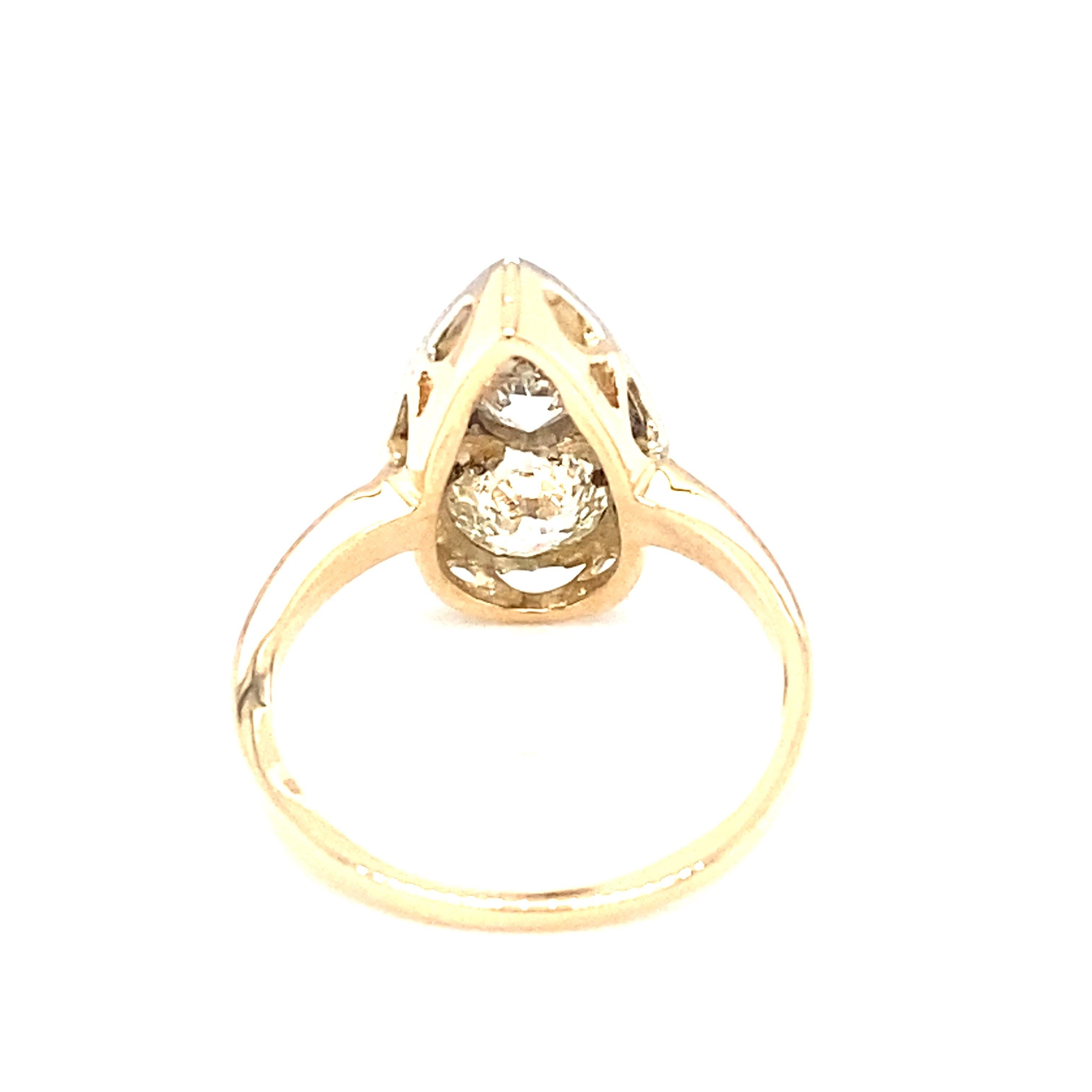 Circa 1920s Art Deco 1.30 Carat Total Diamond Ring in 14 Karat Gold For Sale 2