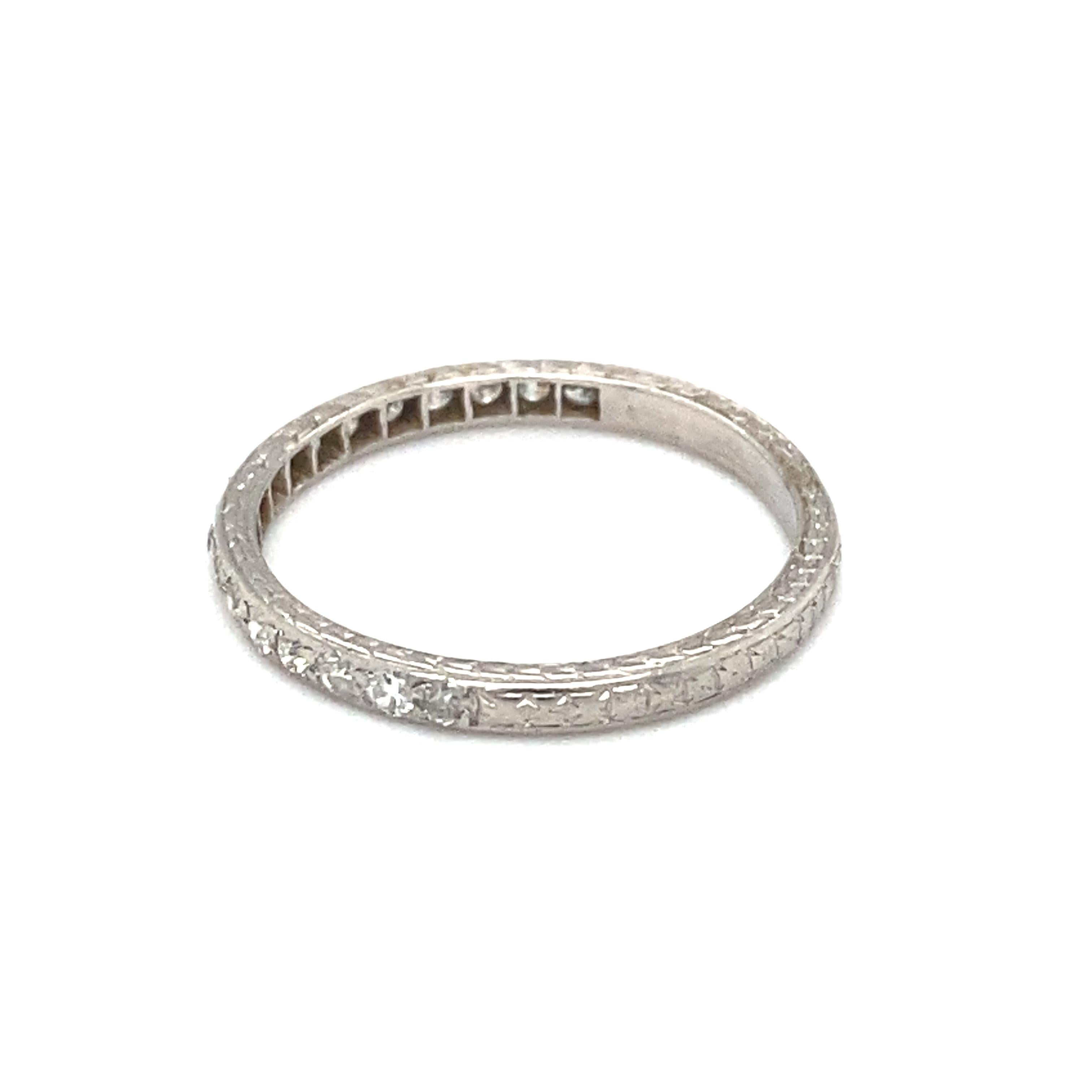 Circa 1920er Jahre Art Deco Diamant Jahrestag-Ring aus 18 Karat Weißgold (Art déco) im Angebot