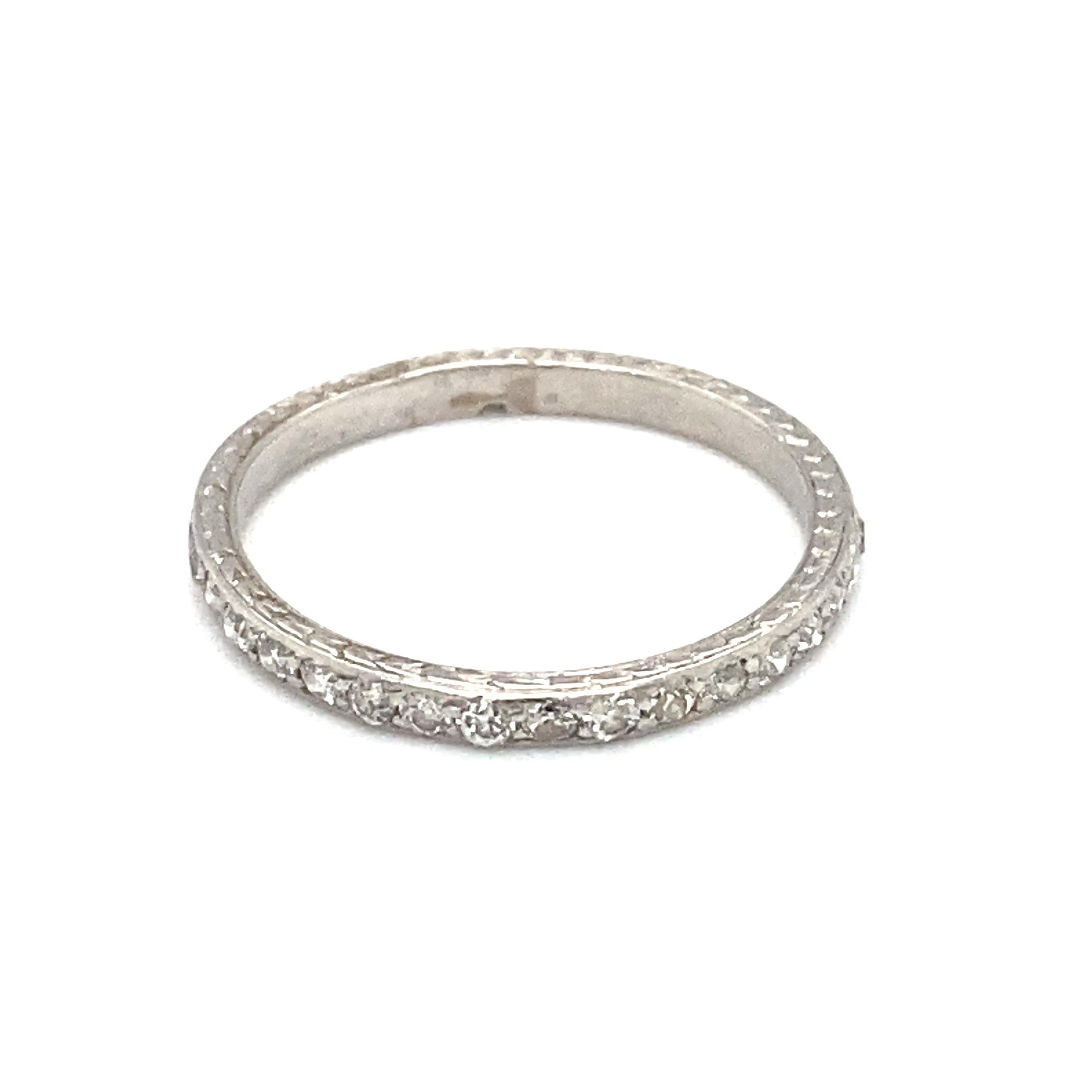 Circa 1920er Jahre Art Deco Diamant Jahrestag-Ring aus 18 Karat Weißgold (Einfacher Schliff) im Angebot
