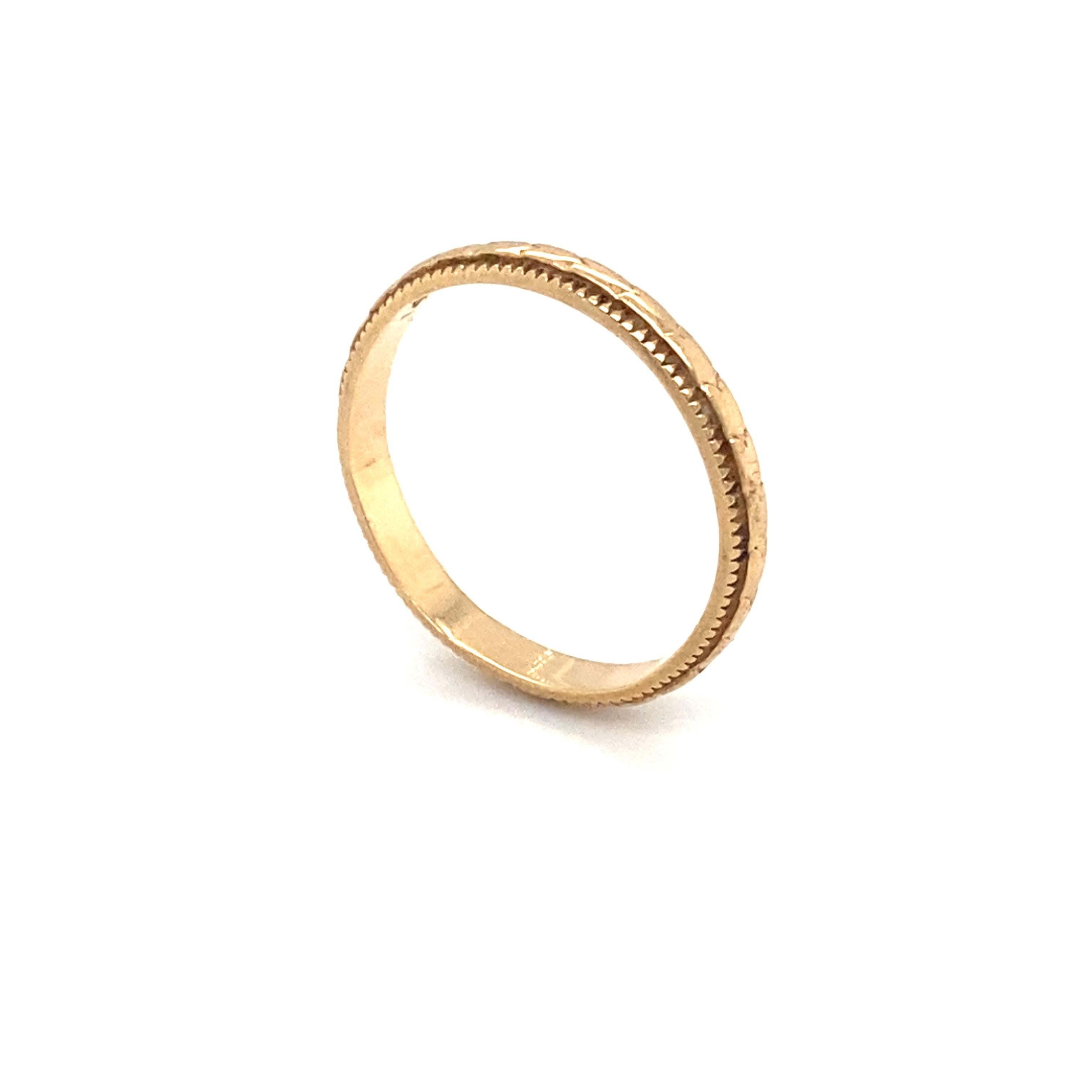 Circa 1920s, Art Deco Etched Gold Band Ring in 14 Karat Yellow Gold For Sale 1
