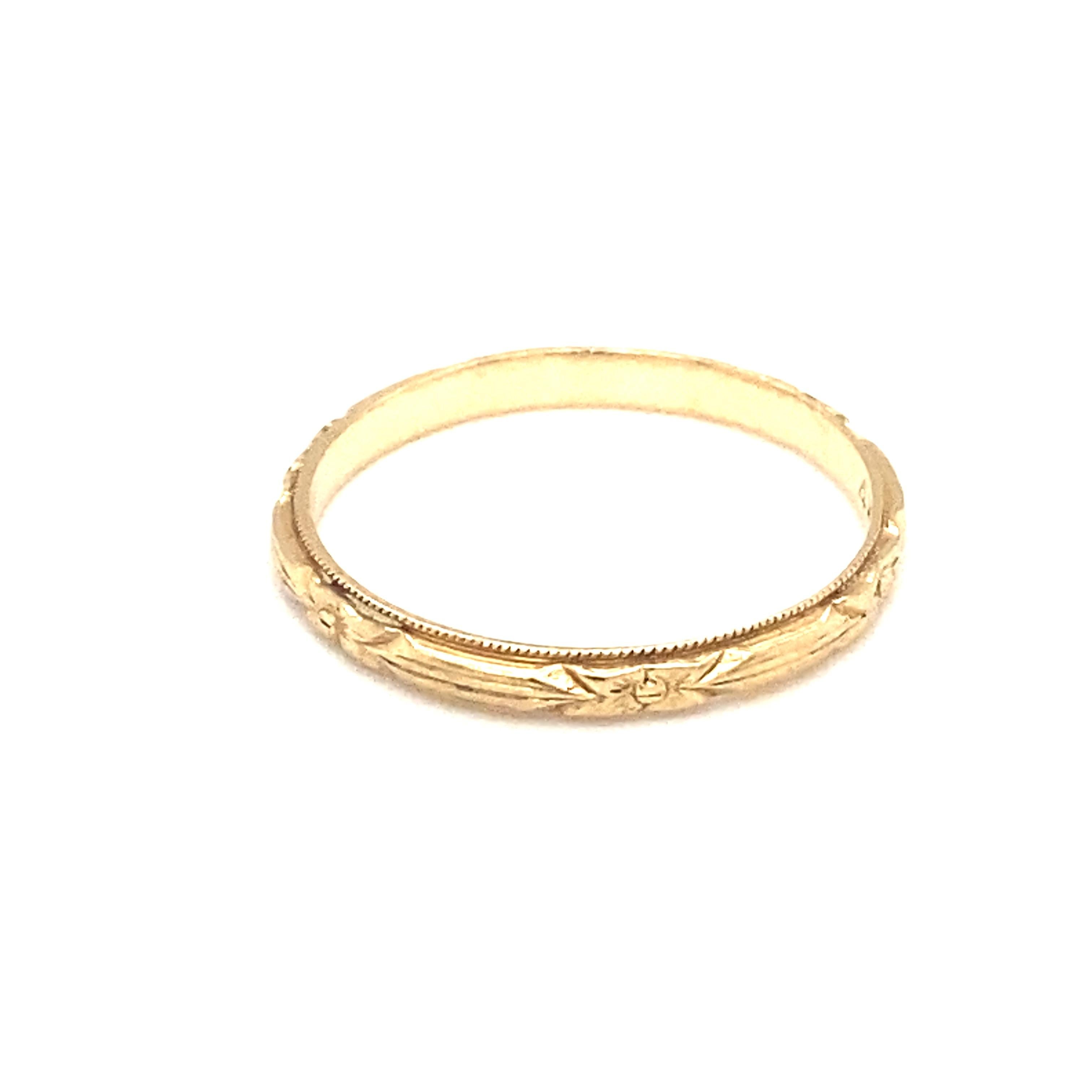 Circa 1920s Art Deco Floral Design Wedding Band in 14 Karat Yellow Gold For Sale 1