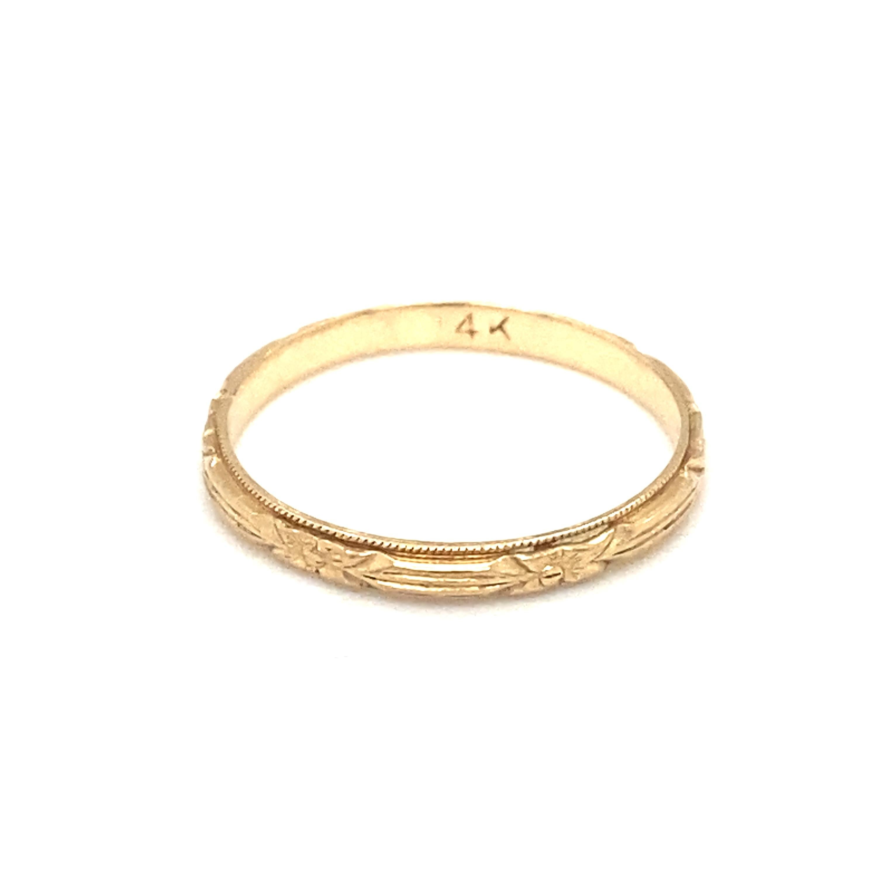 Circa 1920s Art Deco Floral Design Wedding Band in 14 Karat Yellow Gold For Sale 2