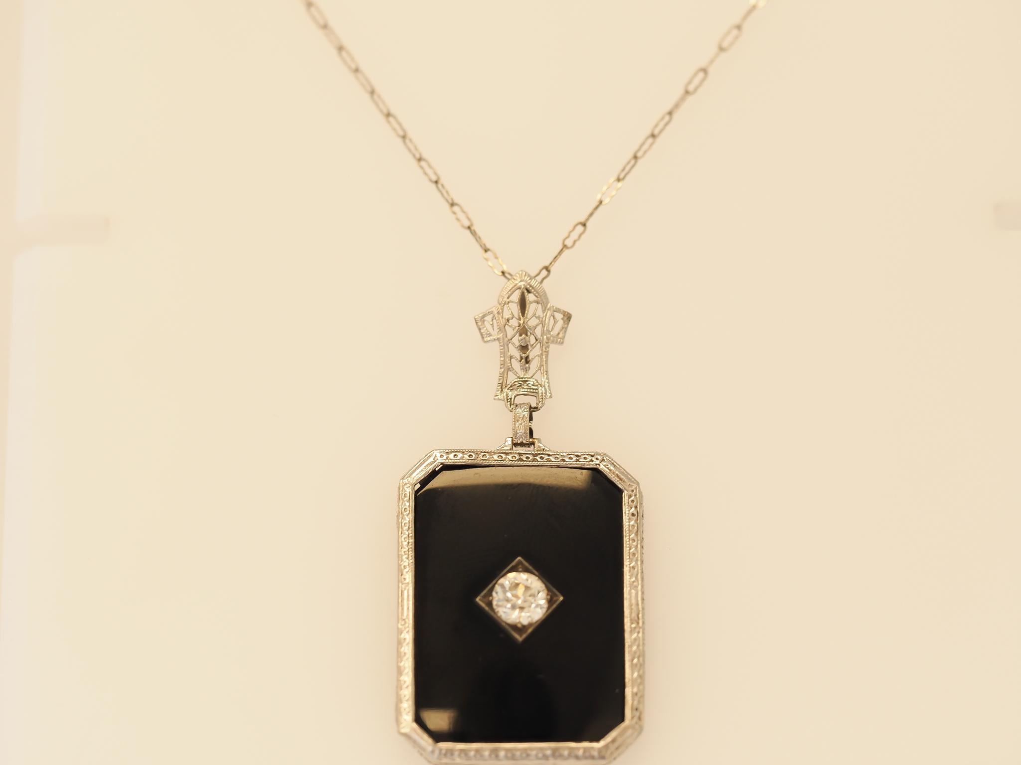 Donna Ciondolo per collana in onice e diamante europeo antico da 0,65 carati, CIRCA 1920 Art Deco in vendita