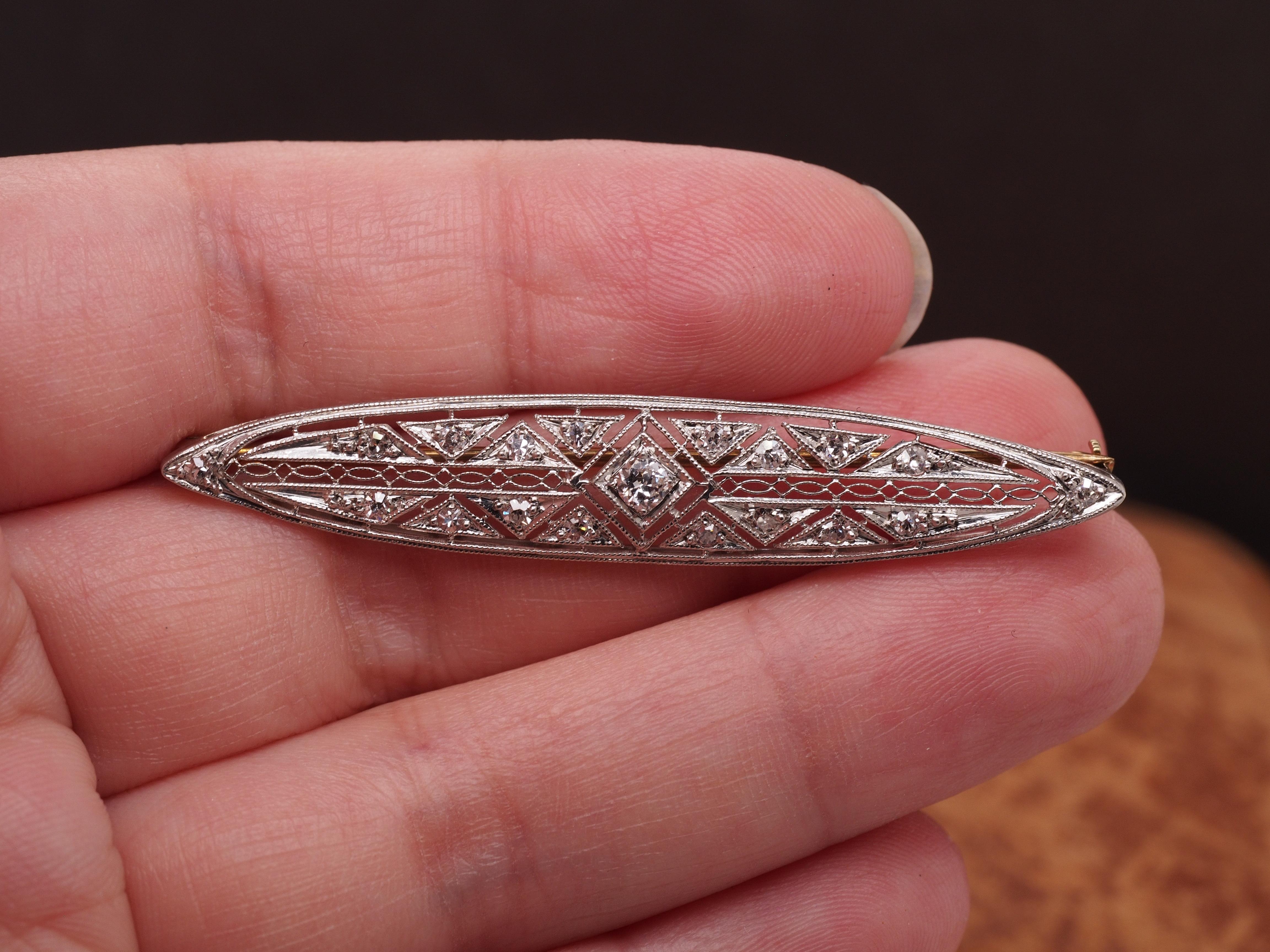 Broche Art déco des années 1920 en platine et or jaune 14 carats avec diamants européens anciens 1