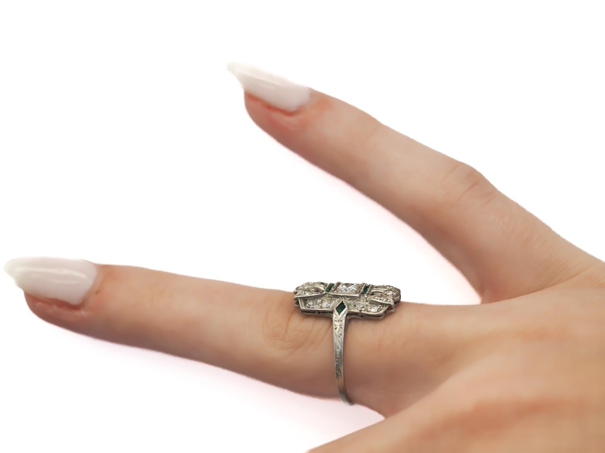 CIRCA 1920er Jahre Art Deco Platin Diamant und Smaragd Ring - VEG#47b (Alteuropäischer Schliff) im Angebot