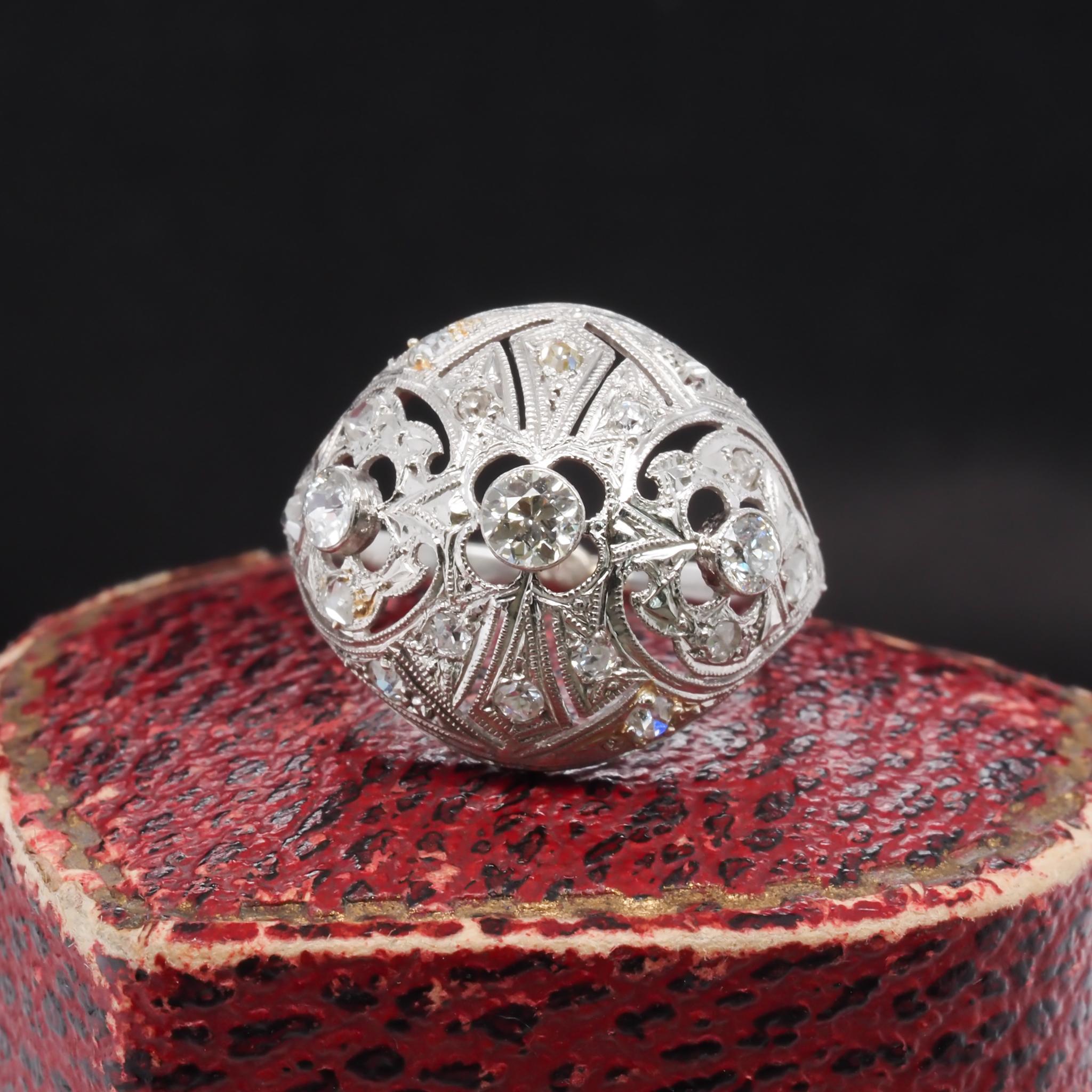 Taille vieille Europe Bague Art déco en platine avec diamant de taille européenne, circa 1920 en vente