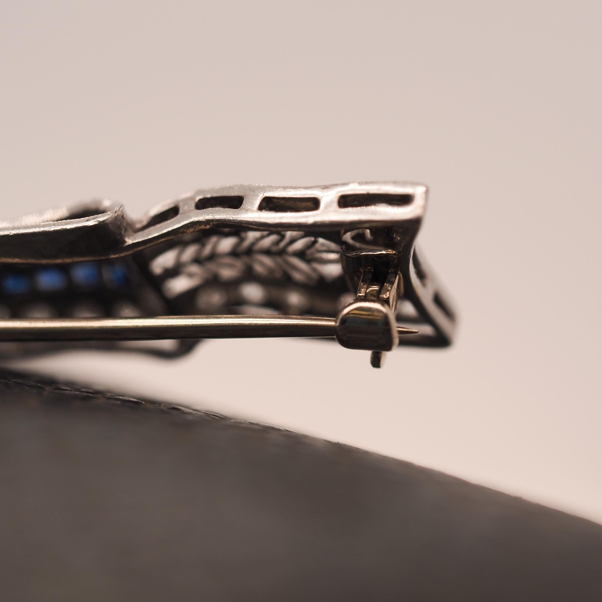 Women's or Men's Circa 1920s Art Deco Platinum Sapphire and Diamond Ribbon Brooch For Sale