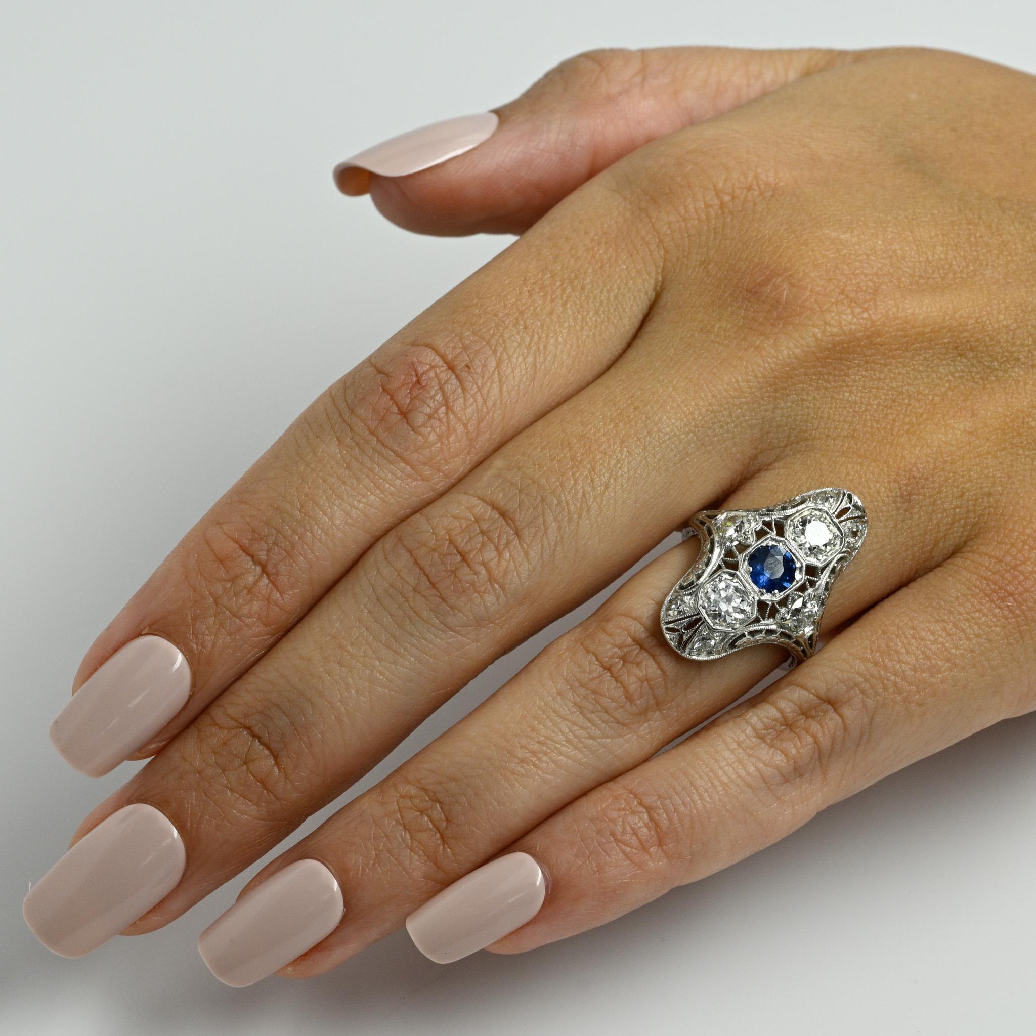 CIRCA 1920's Art Deco Platin Vintage drei Stein offene Arbeit antiken Schild Ring (Art déco)